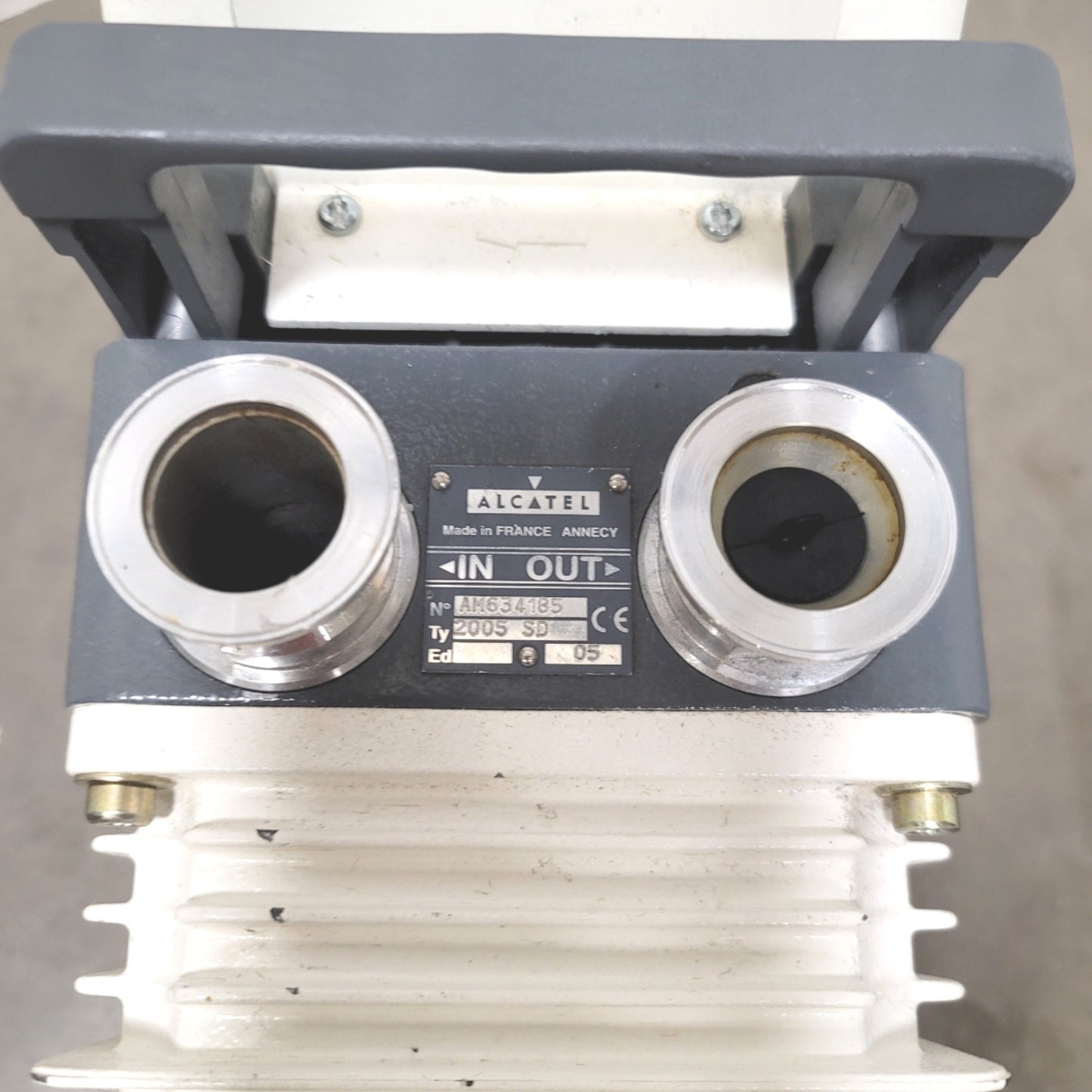 Used Alcatel Pascal 2005 SD Dual Stage Rotary Vane Vacuum Pump 115/220VAC 1-Phase