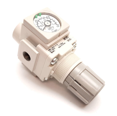 New SMC AR20-N01E-Z-B Pressure Regulator, Supply: 145psi, Set: 7-125psi, With Gauge