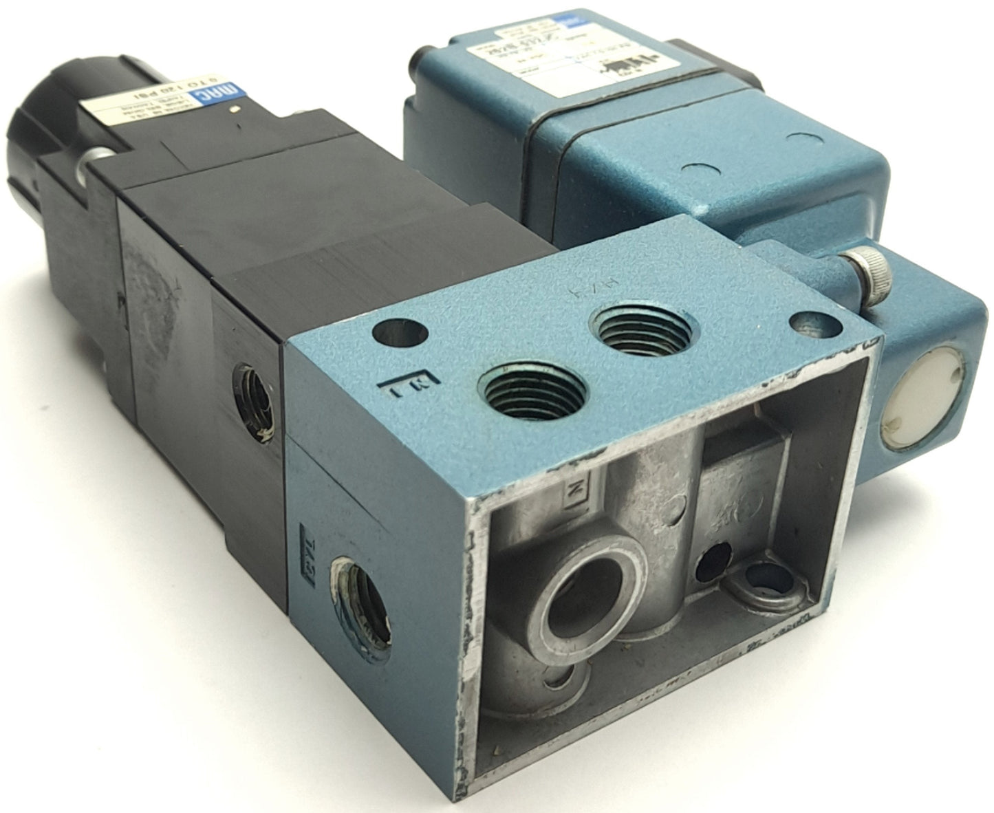 Used MAC 262B-532JC Solenoid Valve, 24VDC, 1.0W, Locking Recessed, Square Connector