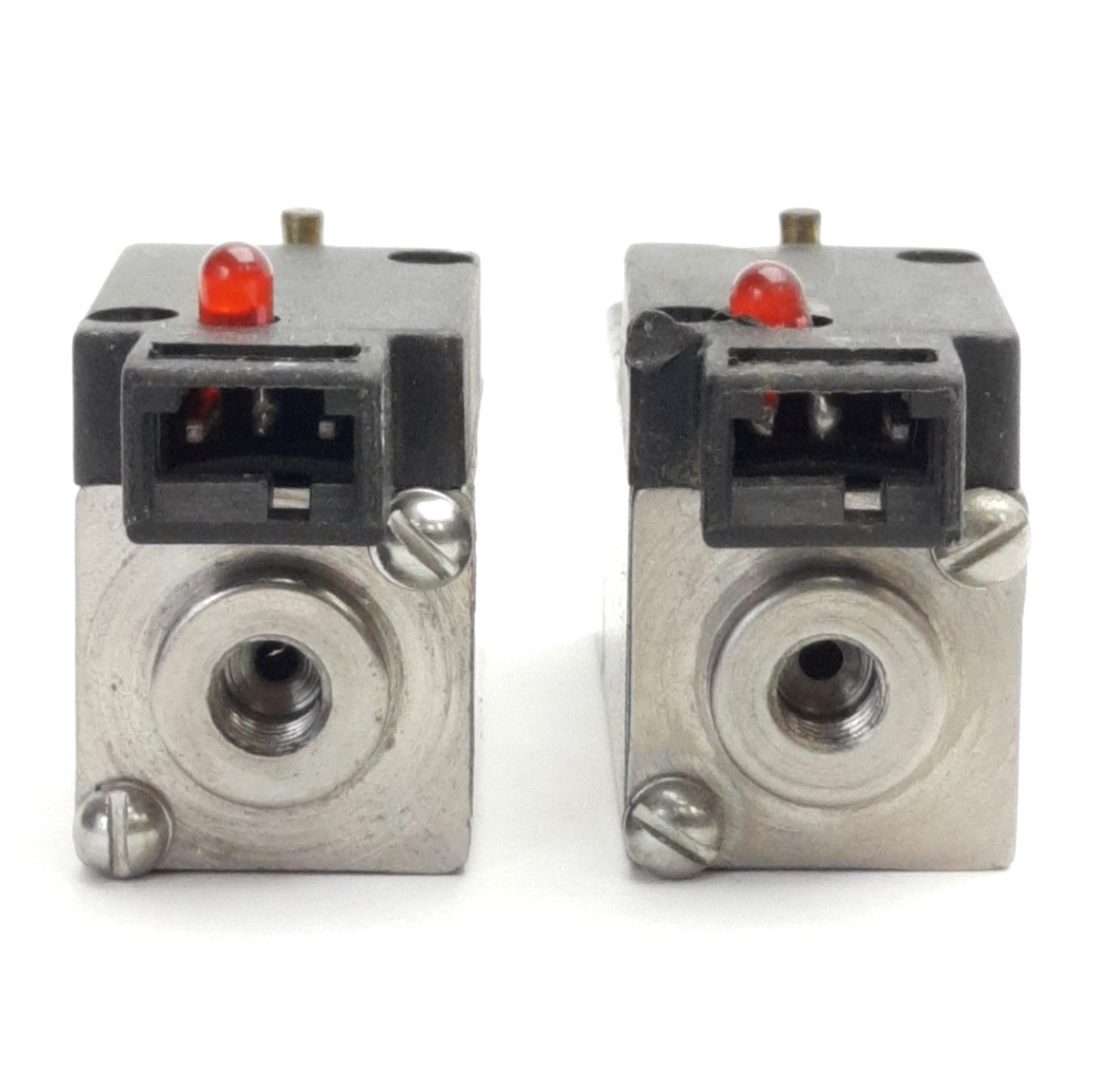 Used Lot of 2 Dynamco D113201 Solenoid Valve 3-Way, 0-100 Psig, 24v DC Coil 0.6W