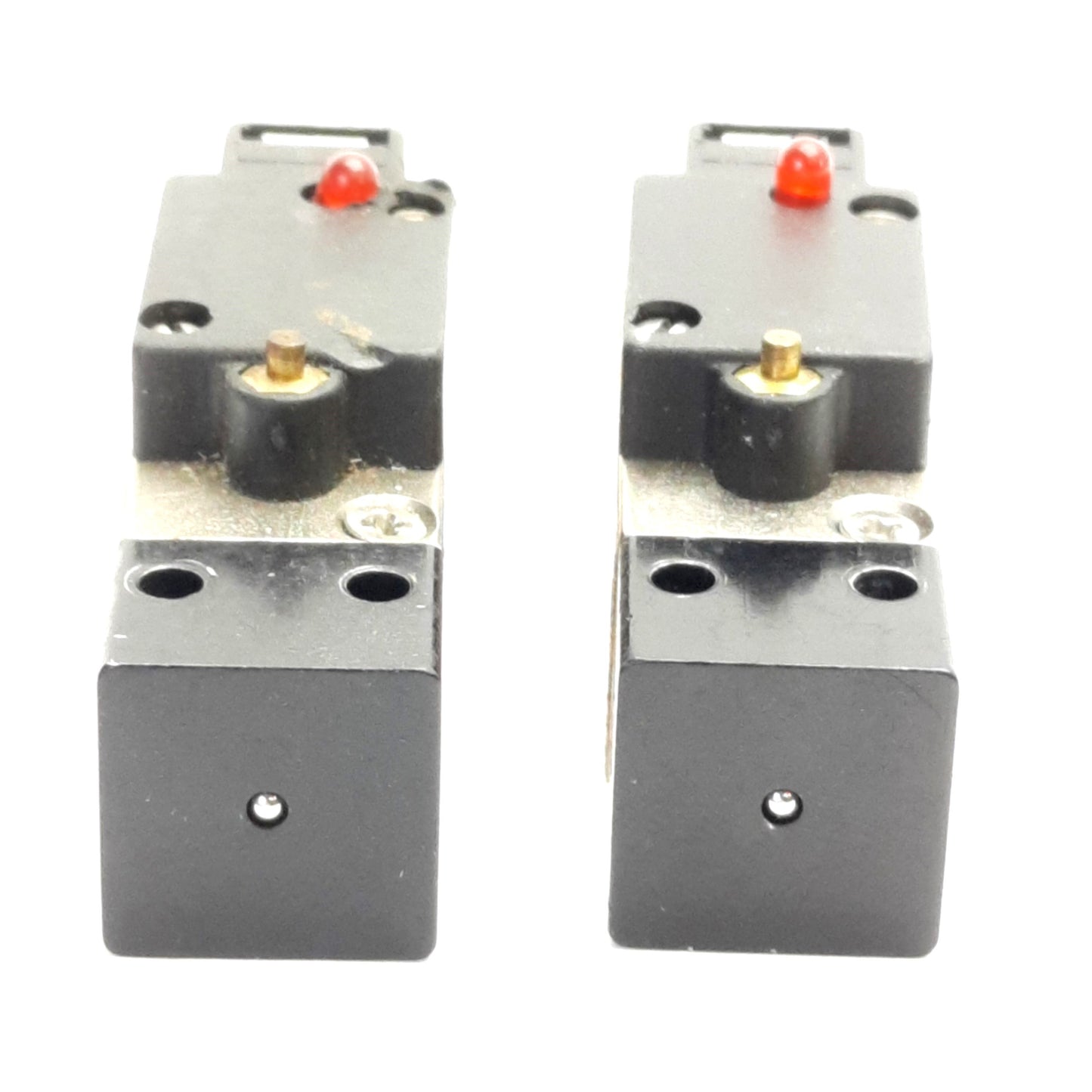 Used Lot of 2 Dynamco D113201 Solenoid Valve 3-Way, 0-100 Psig, 24v DC Coil 0.6W