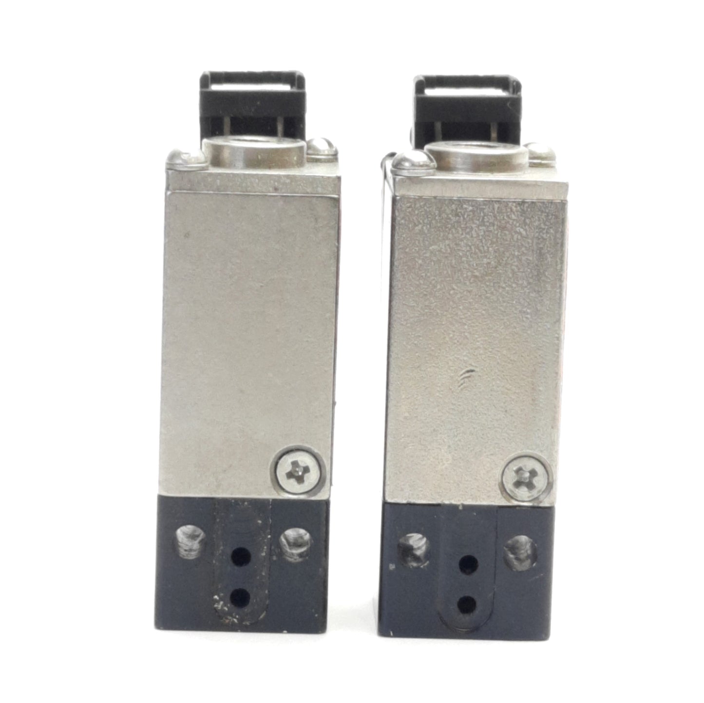 Used Lot of 2 Dynamco D113201 Solenoid Valve 3-Way, 0-100 Psig, 24v DC Coil 0.6W