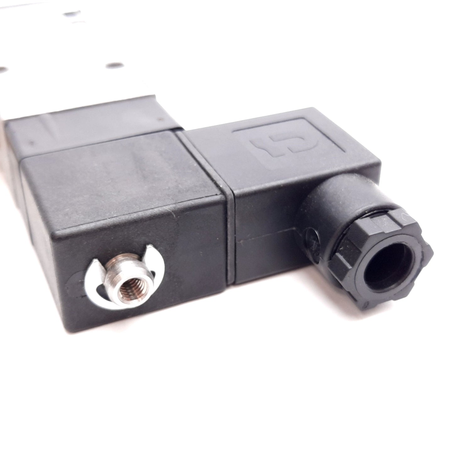 Used Norgren V60P527A-A313JB Solenoid Valve, 2-Position 5-Port, 24VDC, 145psi Max