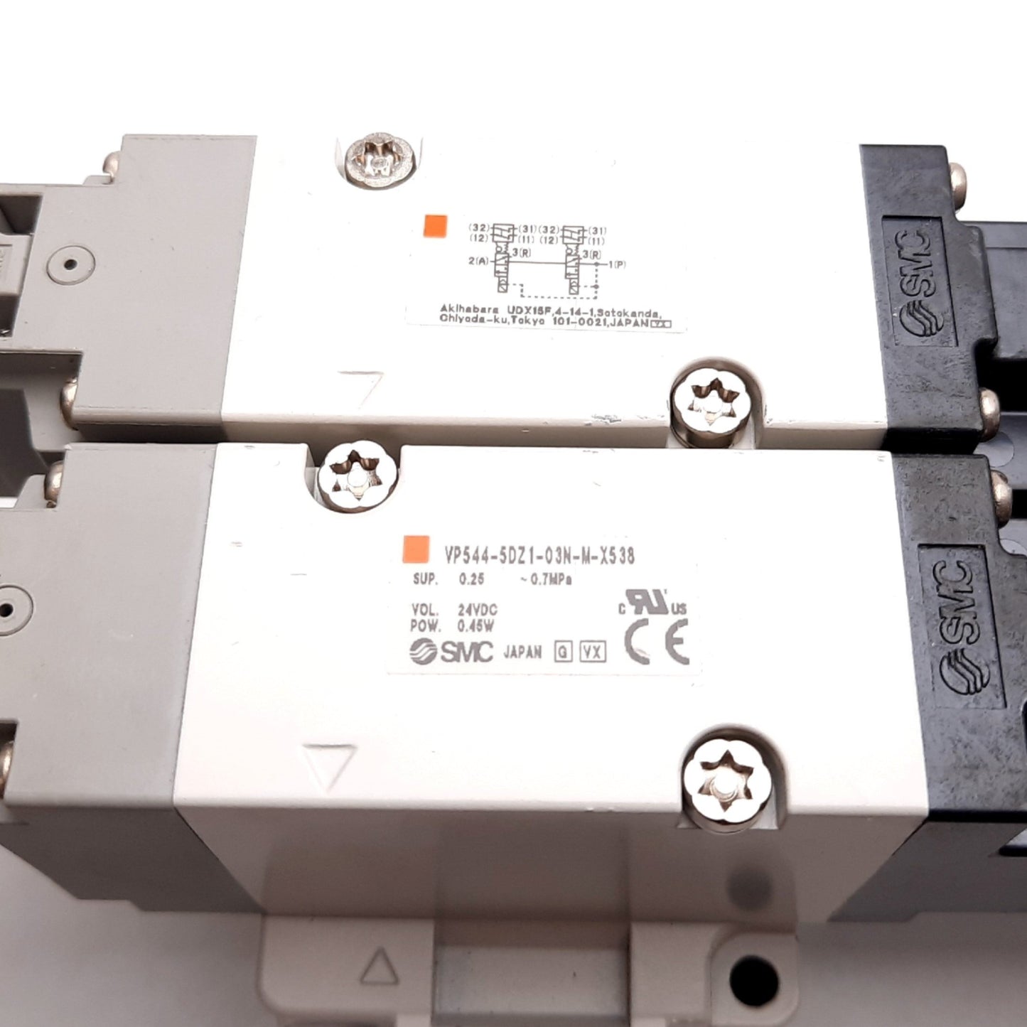 New Open Box SMC VP544-5DZ1-03N-M-X538 Dual Solenoid Valve Assembly, w/ Manifold Base 24VDC