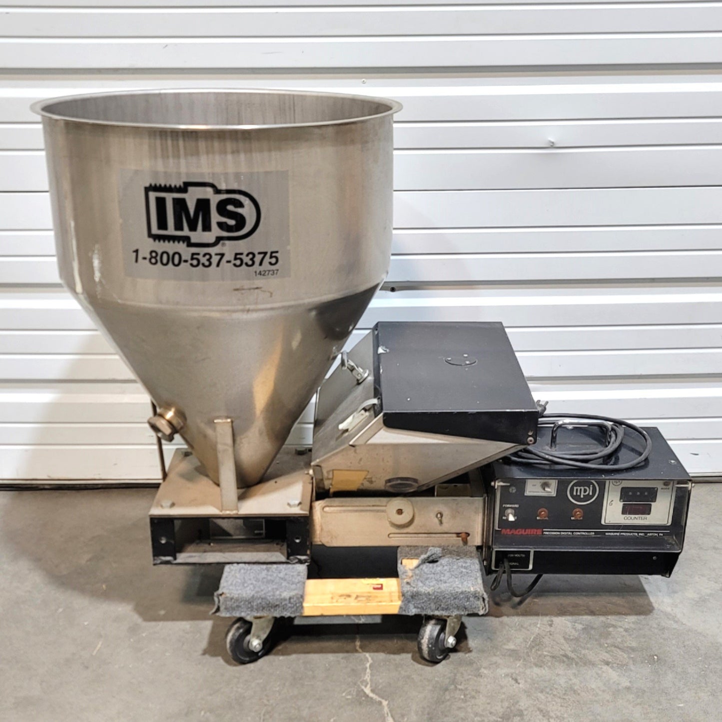 Used Maguire MCF-E-4-34 Volumetric Concentrate Feeder With Hopper 0.1-7lbs/Hr, 120VAC