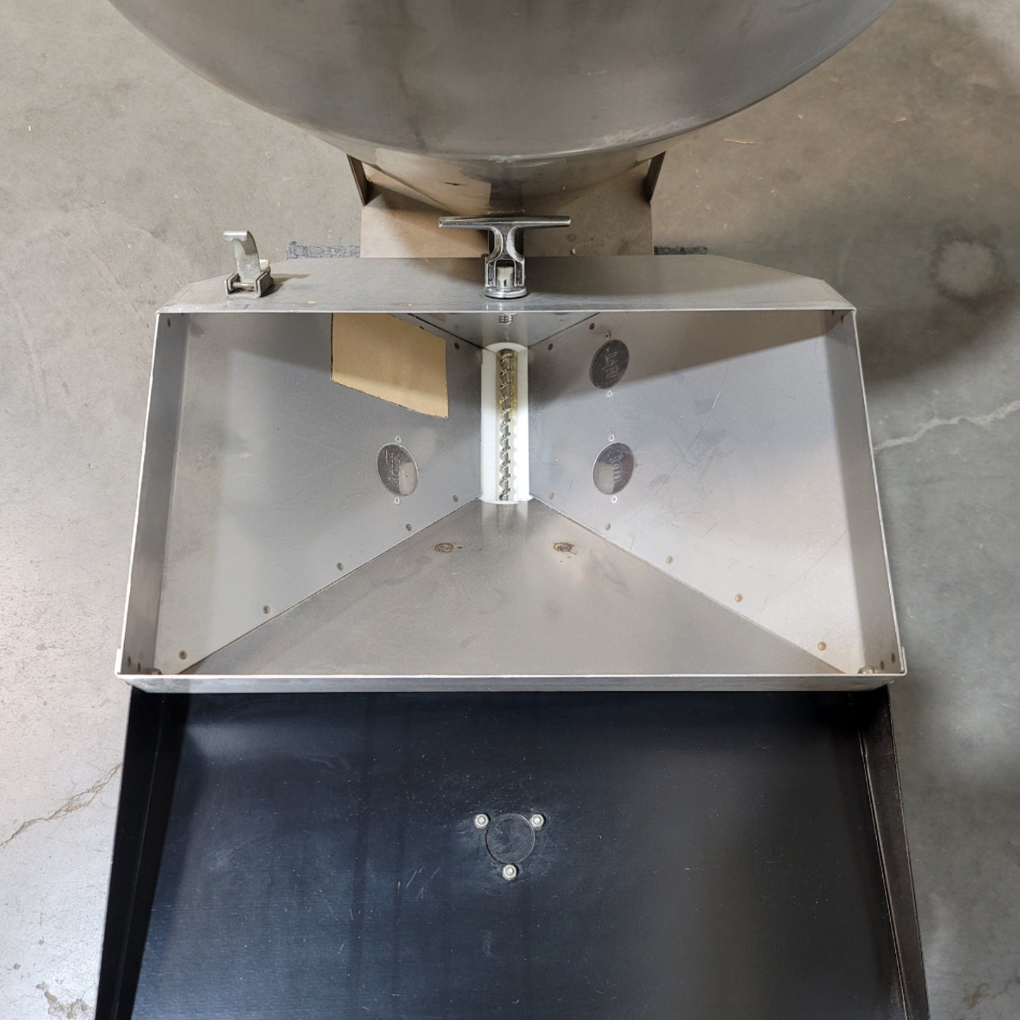 Used Maguire MCF-E-4-34 Volumetric Concentrate Feeder With Hopper 0.1-7lbs/Hr, 120VAC