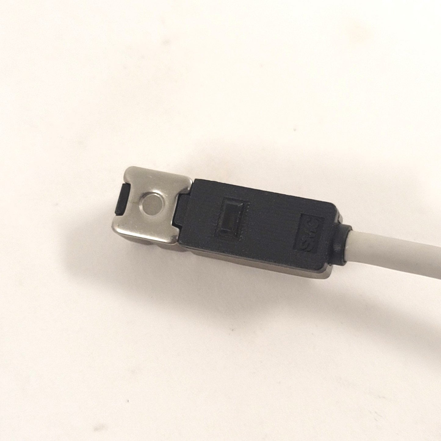 New SMC D-G79L Solid State Band Mounting Cylinder Auto Switch 3-Wire NPN 4-28VDC