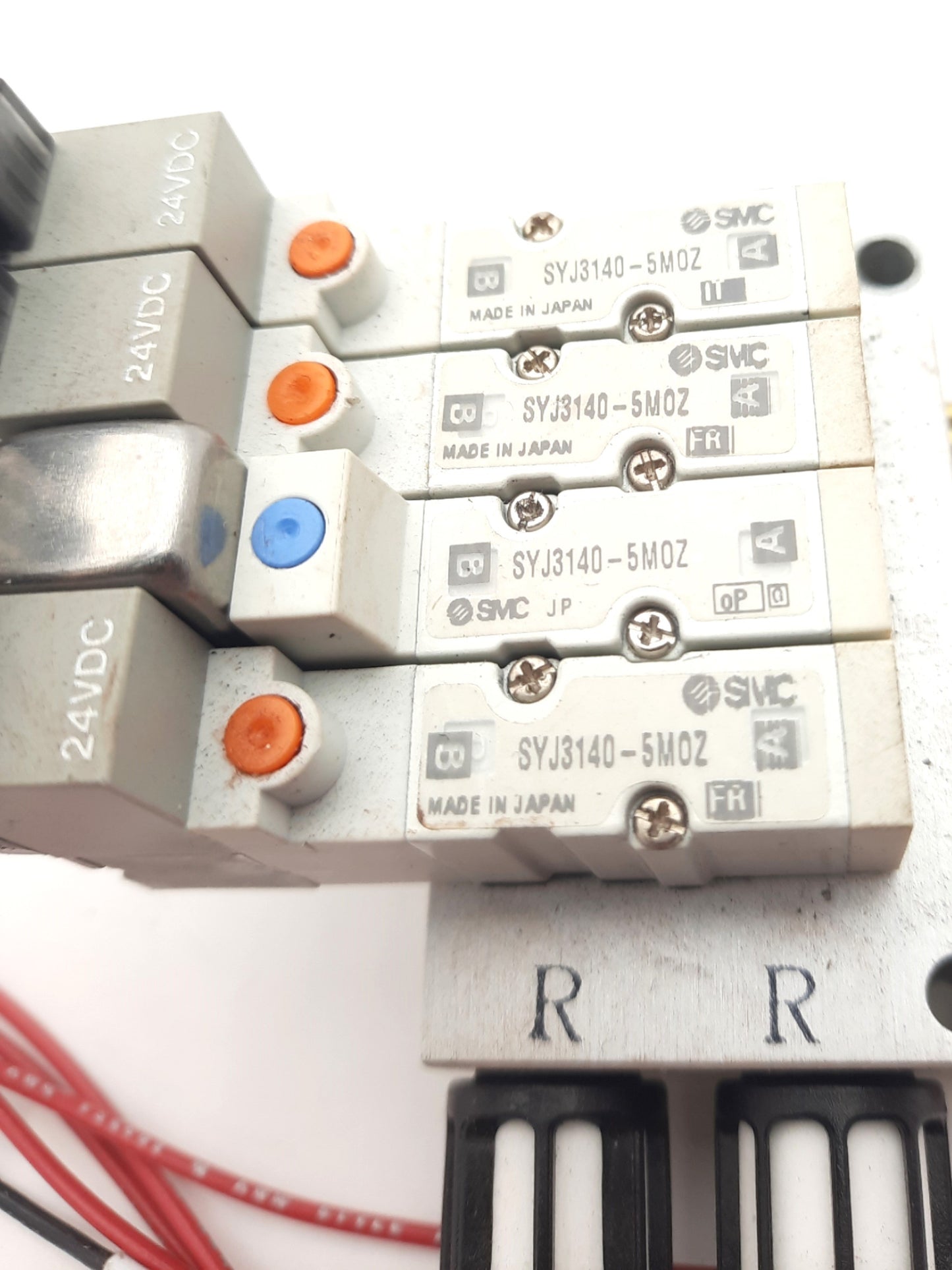 Used SMC SYJ3140-5MOZ 5-Port Base Mounted Solenoid Valves on Manifold 24VDC Coil