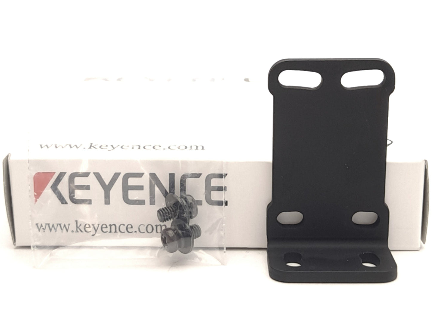 New Keyence OP-87908 Vertical Mounting Bracket, 21 x 32.5 x 53mm, R2.2 Holes