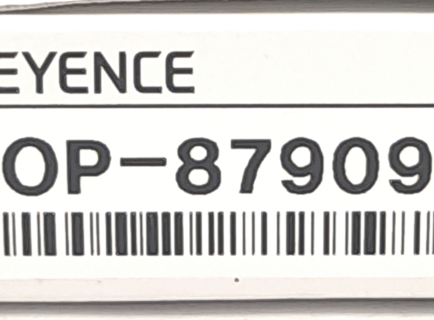 New Keyence OP-87909 Rear Mounting Bracket, 21 x 35 x 48.1mm, R2.2 Holes