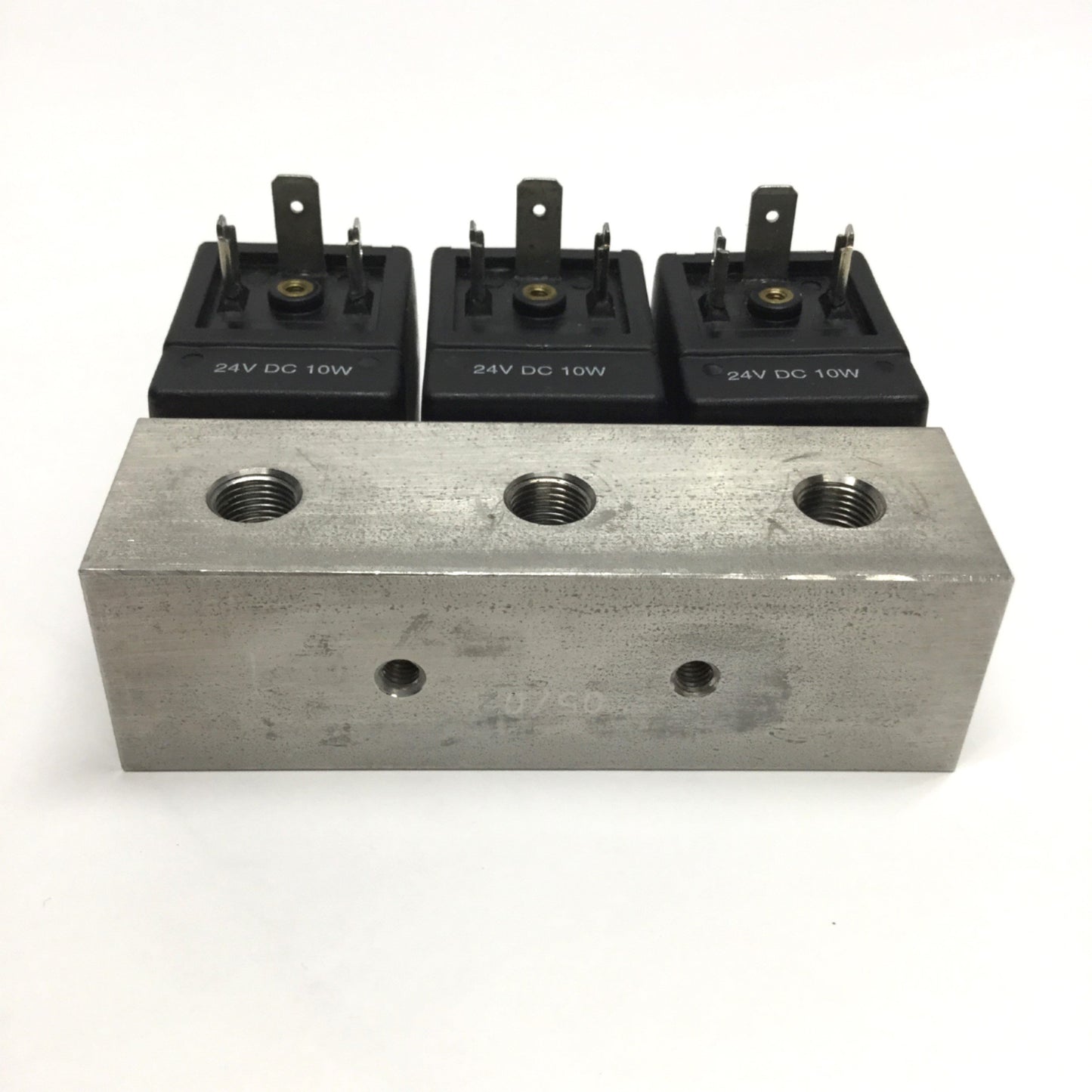 Used Manifold of 3 Fluid Automation Systems 3-Way NC Solenoid Valves 24VDC 1/8" BSPP