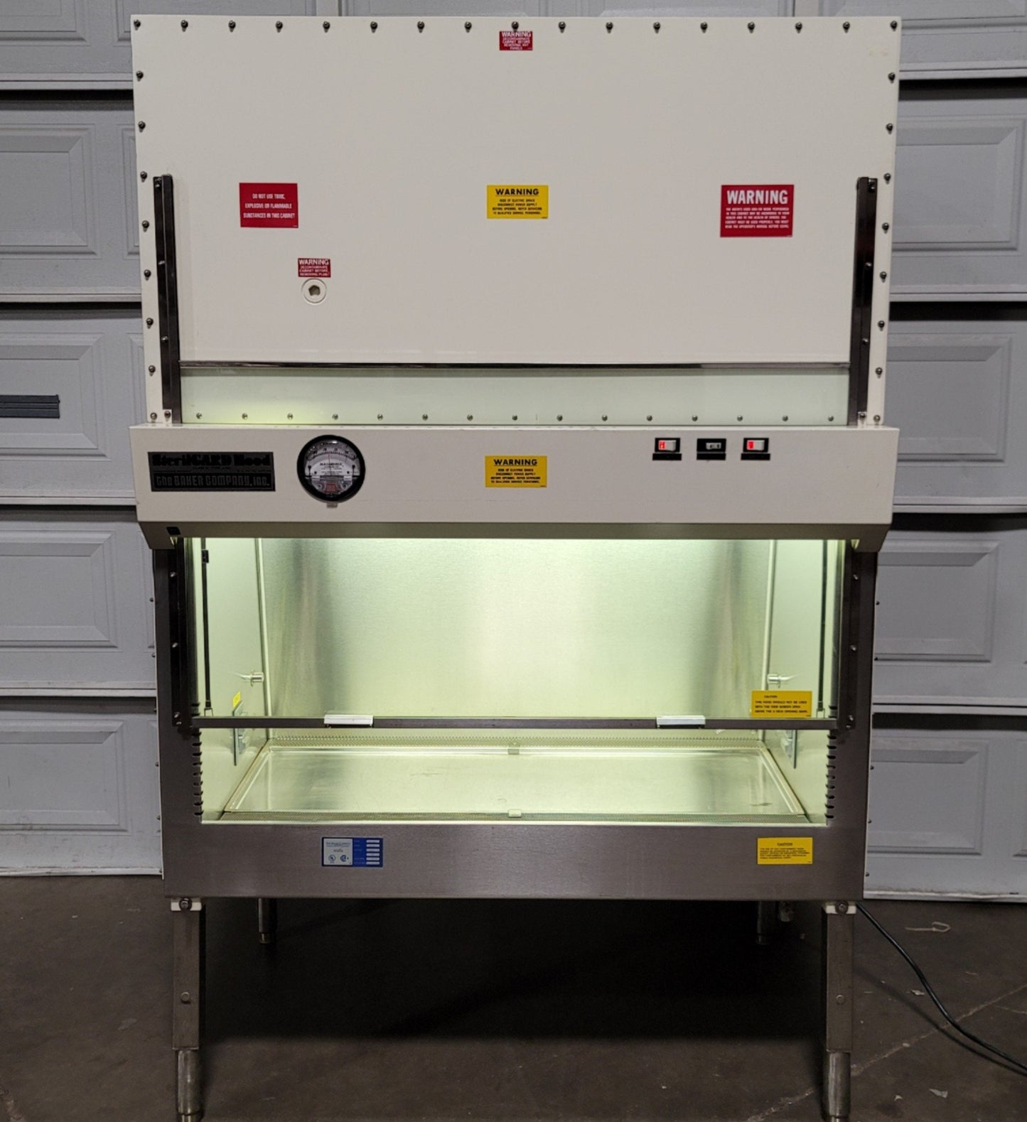 Used Baker SG-400 SterilGARD II Biological Safety Cabinet 4Ft x 2Ft, 120VAC 15A