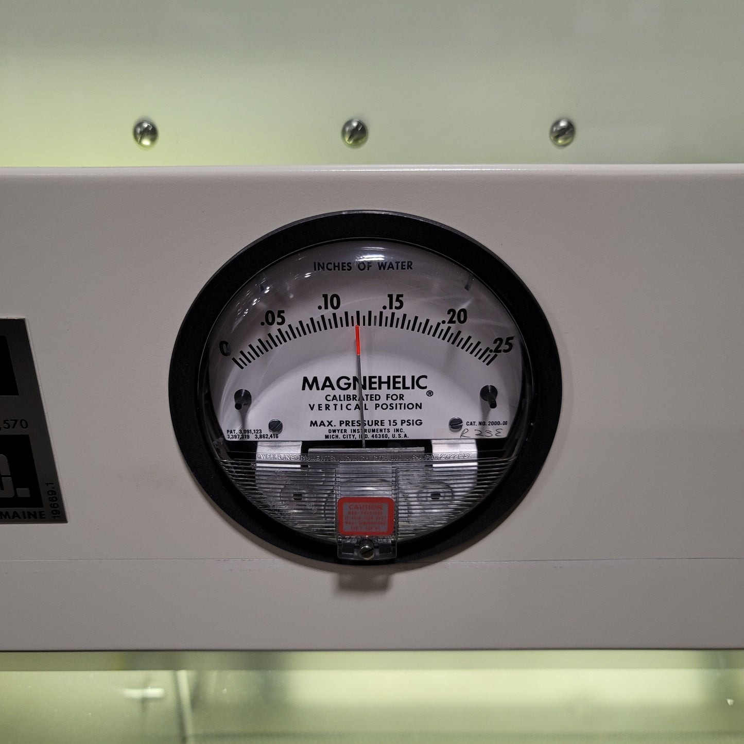 Used Baker SG-400 SterilGARD II Biological Safety Cabinet 4Ft x 2Ft, 120VAC 15A