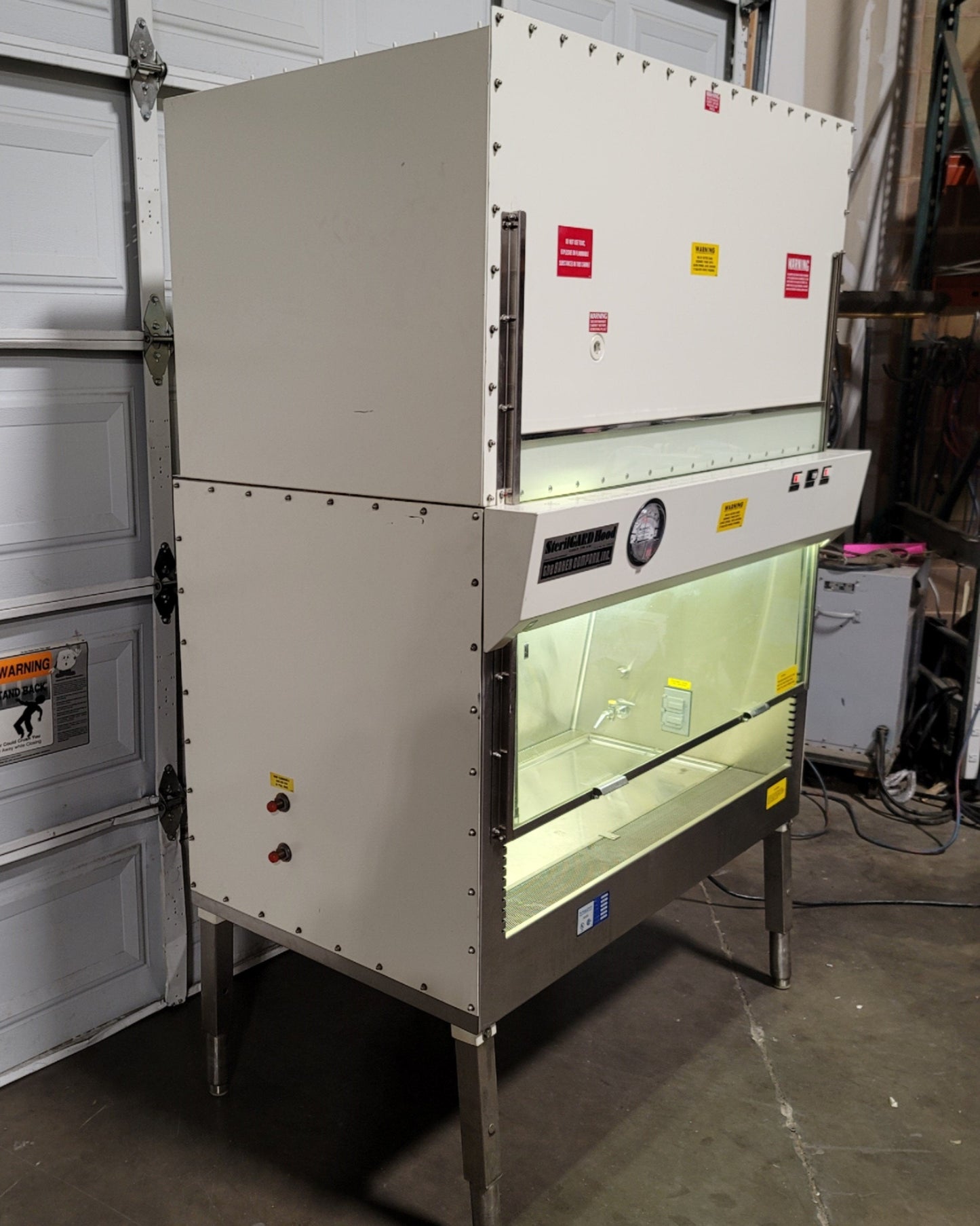 Used Baker SG-400 SterilGARD II Biological Safety Cabinet 4Ft x 2Ft, 120VAC 15A