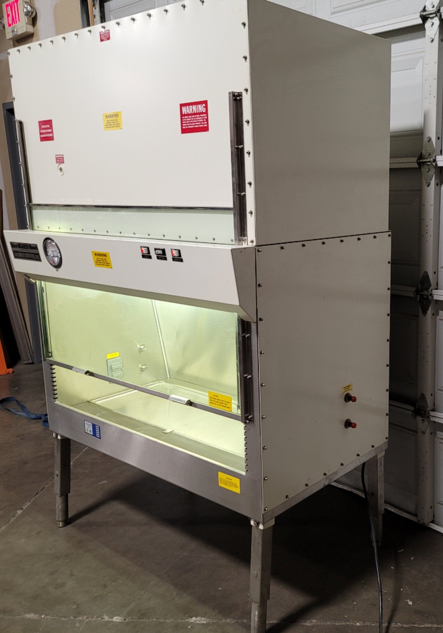 Used Baker SG-400 SterilGARD II Biological Safety Cabinet 4Ft x 2Ft, 120VAC 15A