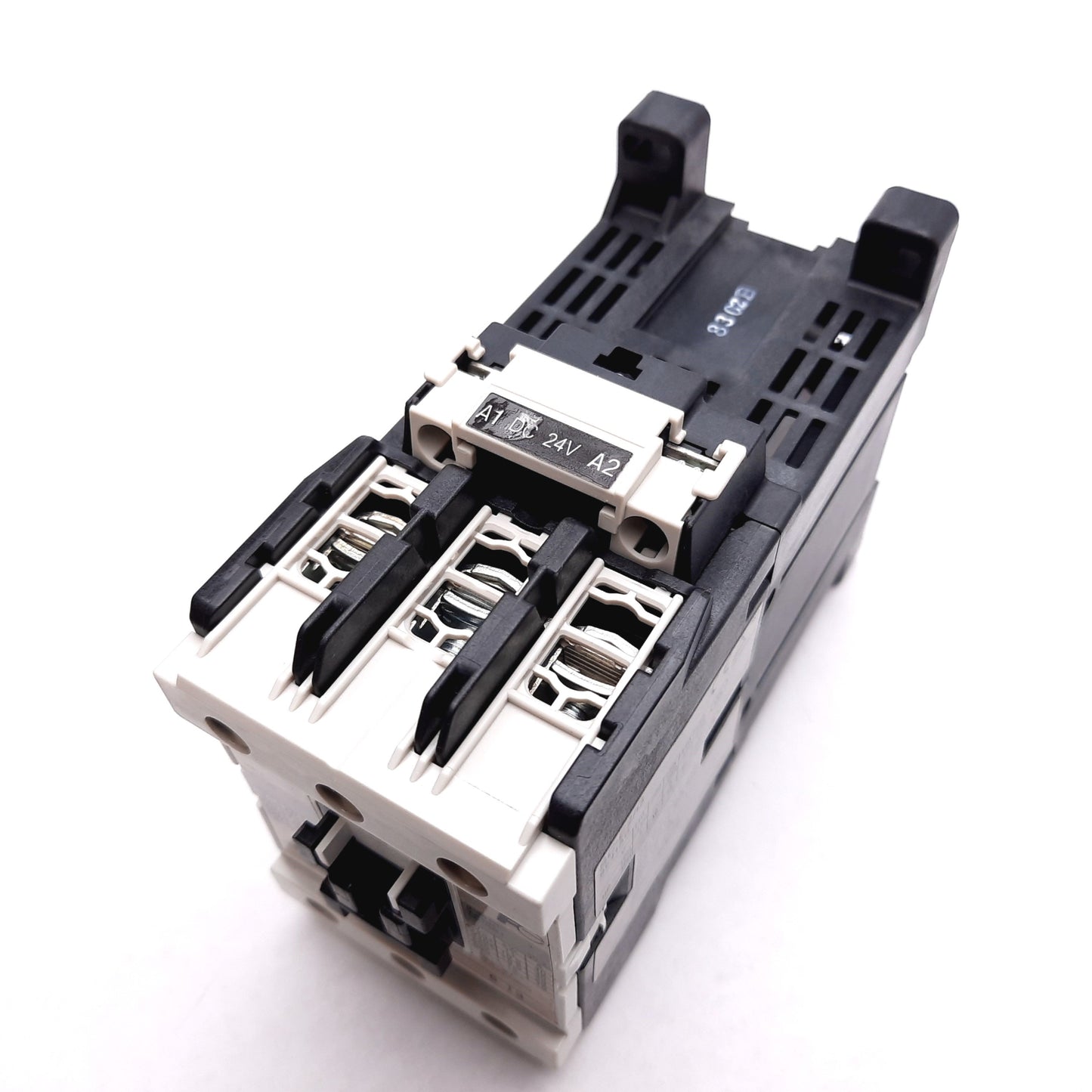 Used Fuji Electric SC-E2/G Contactor, 3-Pole, Coil: 24VDC, Contact: 60A 600VAC
