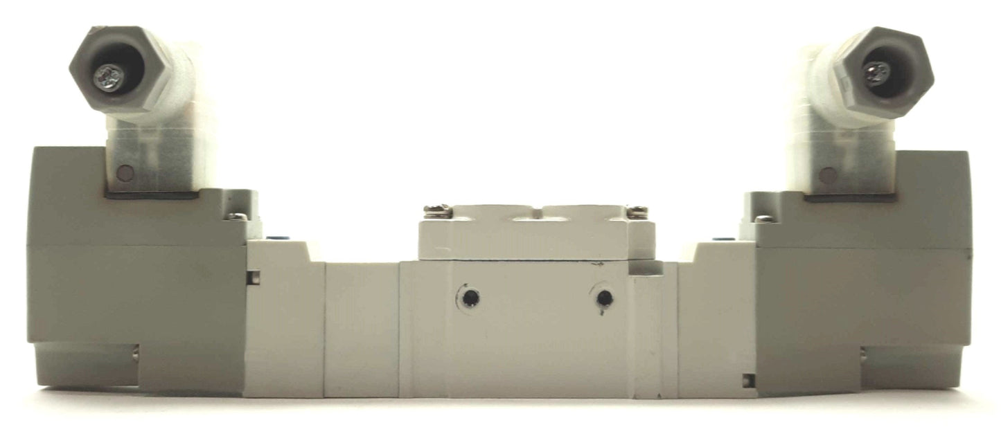 Used SMC SY5320-5DZ-01T Solenoid Valve 3-Position 5-Port 0.2-0.7MPa 1/8"NPT 2x 24VDC