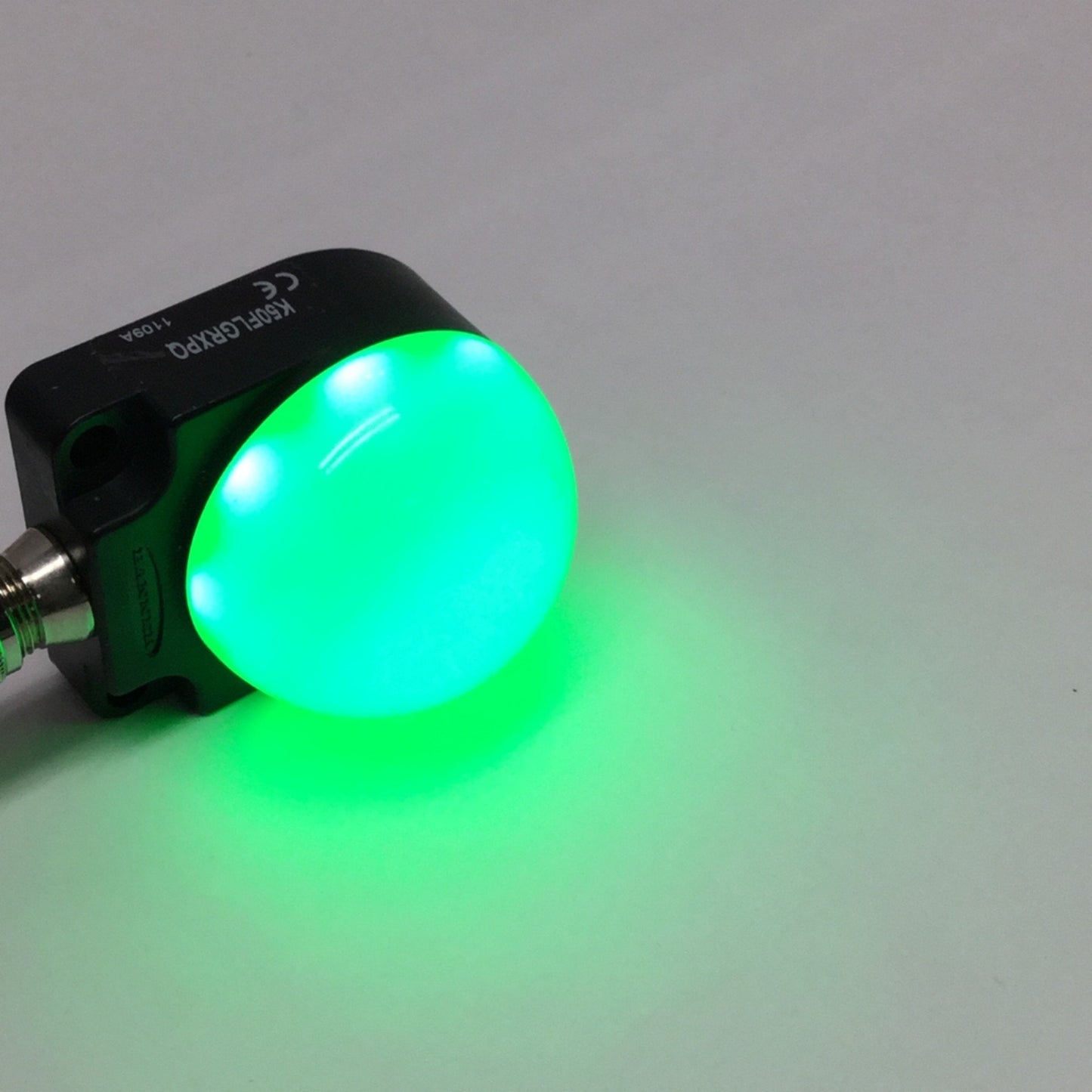 New – Open box Banner K50FLGRXPQ EZ-LIGHT Illuminated Domed LED Indicator, 2-Color Red & Green