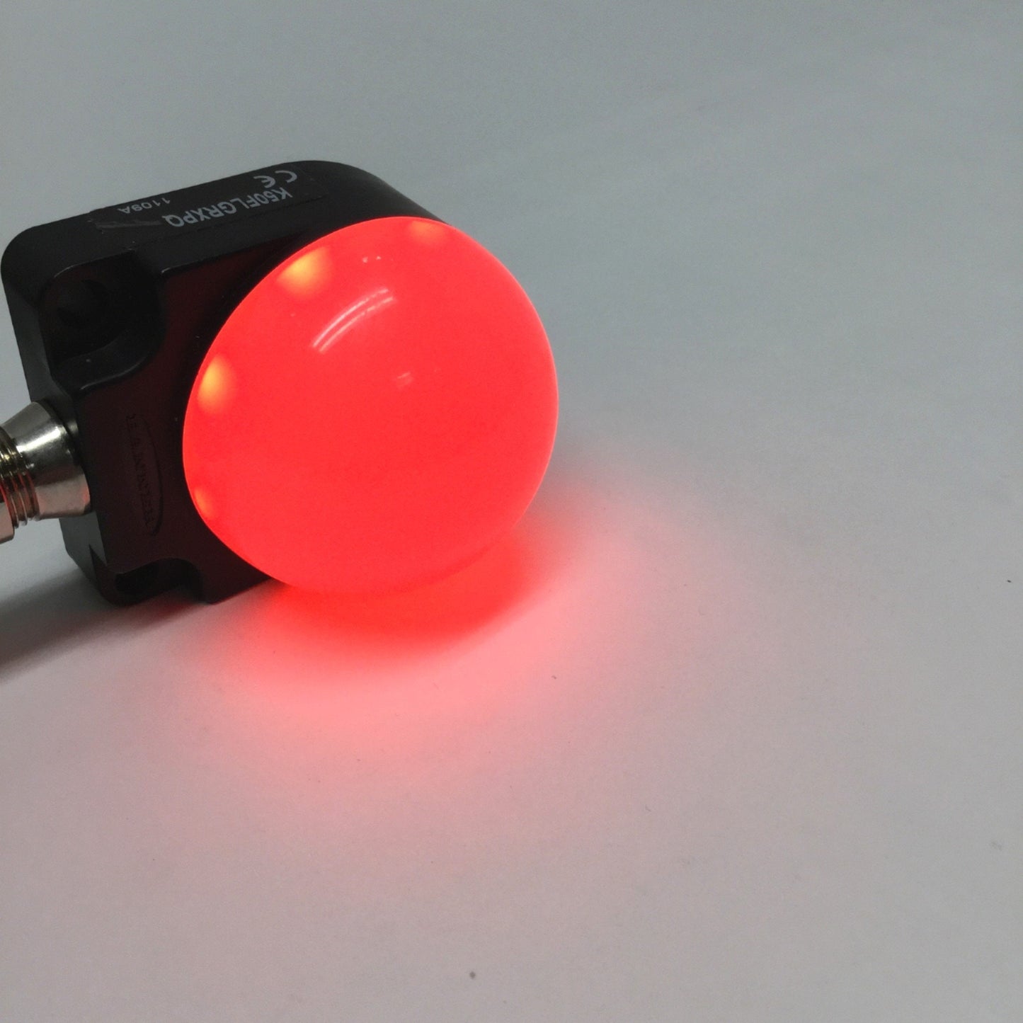 New – Open box Banner K50FLGRXPQ EZ-LIGHT Illuminated Domed LED Indicator, 2-Color Red & Green