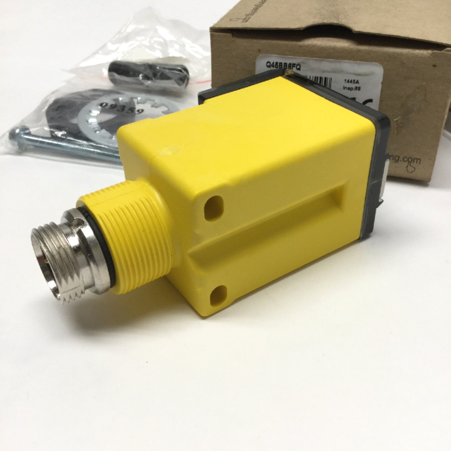 New Banner Q45BB6FQ Rugged IR Fiber Optic Amplifier, 10-30VDC, NPN/PNP, 4-Pin 7/8"