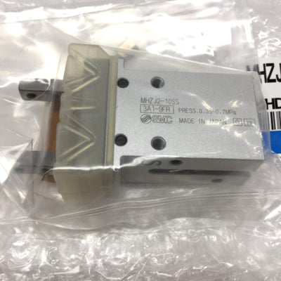 New SMC MHZJ2-10SS Parallel 2-Finger Air Gripper w/Dust Cover, 10mm Bore, 4mm Stroke