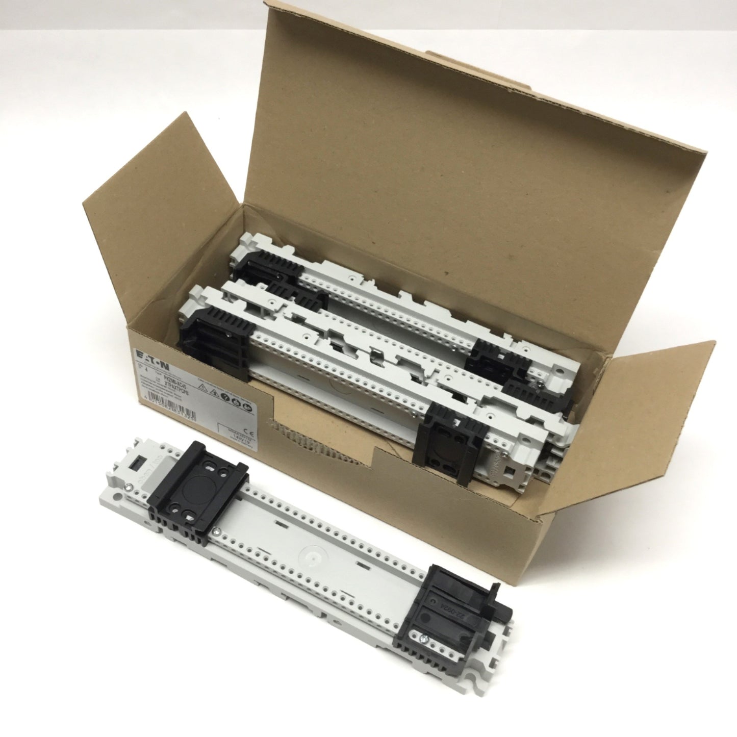 New – Open box Lot of 4 Eaton PKZM0-XC45 Top-Hat Mounting DIN Rail Adapter Plates, 45mm W