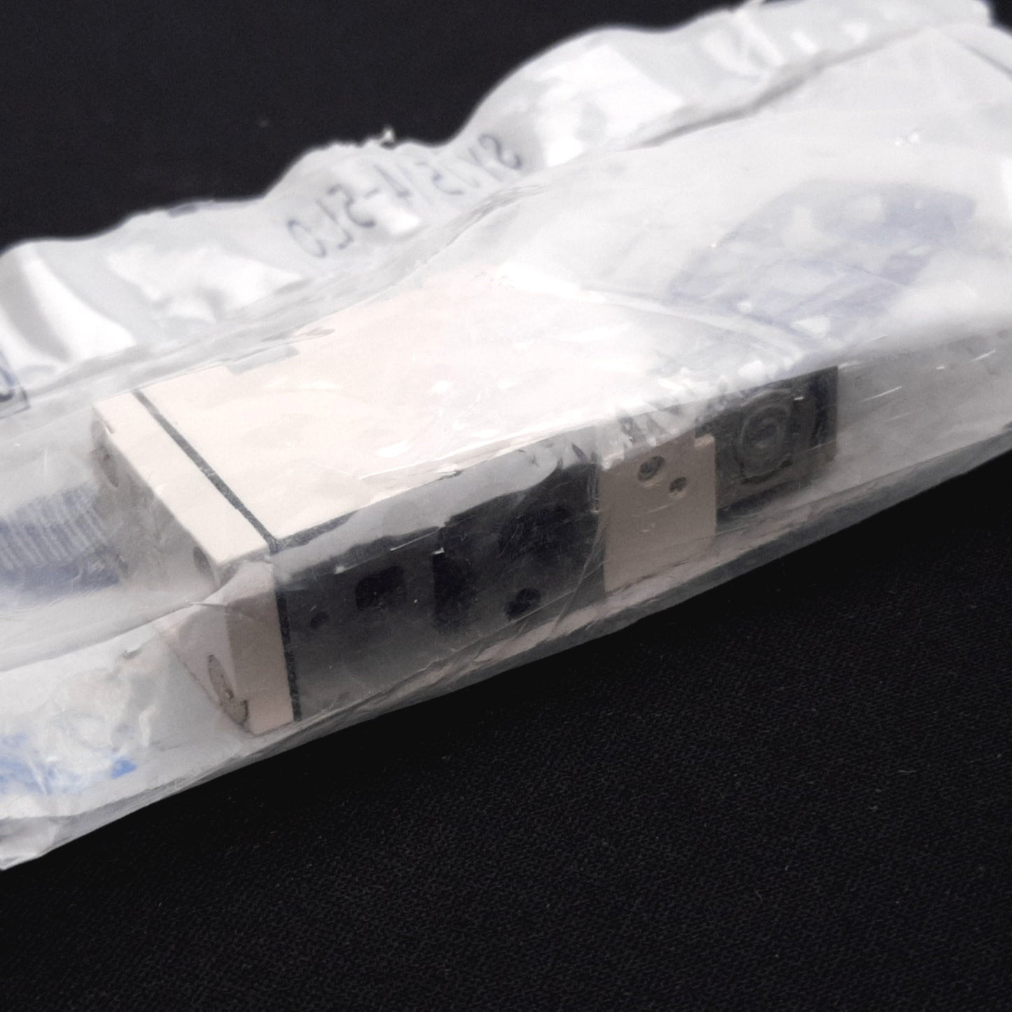 New SMC SYJ514-5LOZ Solenoid Valve, 2-Position 3-Port, 24VDC, 0.15-0.7MPa