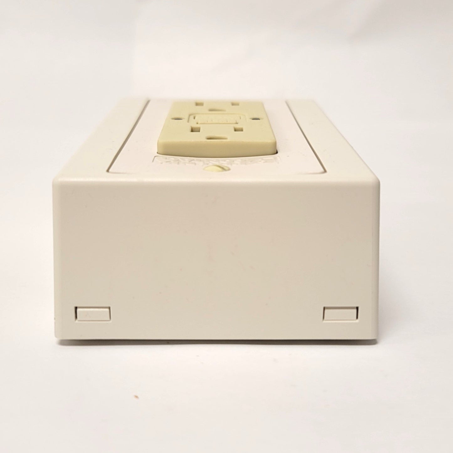 New Phoenix Contact EM-DUO/120/15/GFI 5600462 DIN Rail Mounted Power Outlet 120V 15A