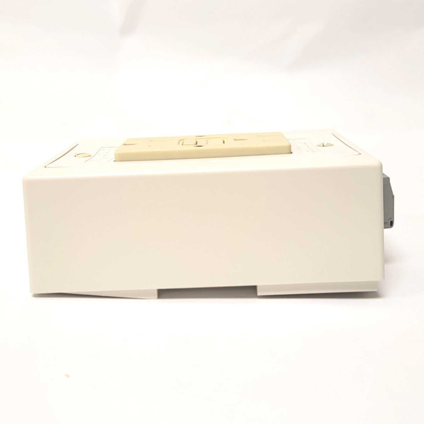 New Phoenix Contact EM-DUO/120/15/GFI 5600462 DIN Rail Mounted Power Outlet 120V 15A