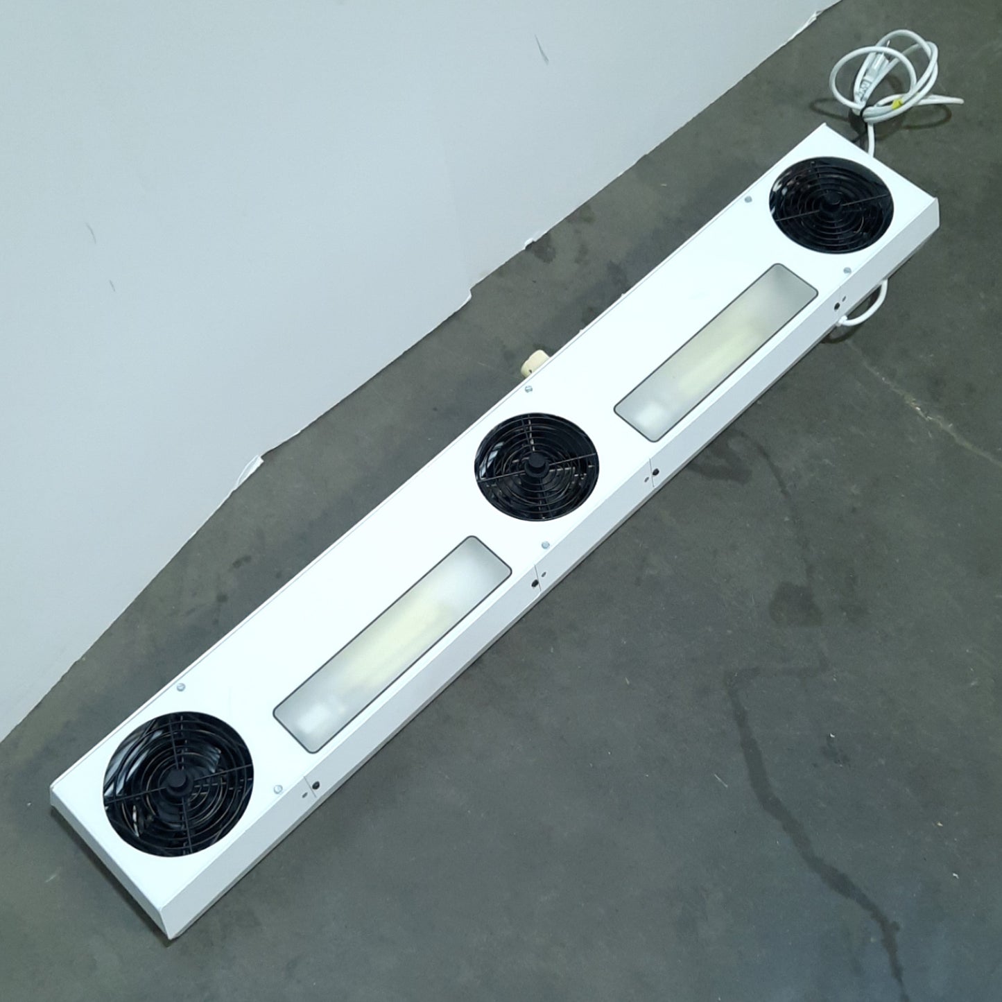 Used Simco 4005306 Aerostat Guardian Ionizing Air Fan 120V AC 2.5A, 200W Heater