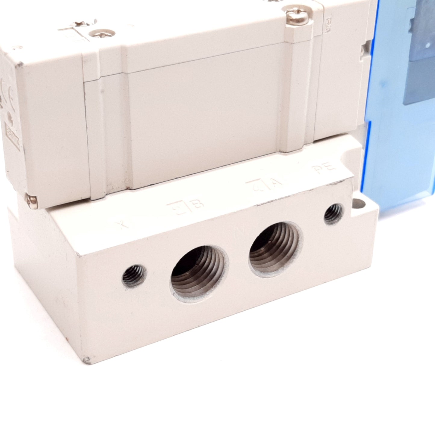 New SMC SY5100-5R1 Solenoid Valve, 2-Position 5-Port, 24VDC, 0.15-0.7MPa, 1/4" NPT