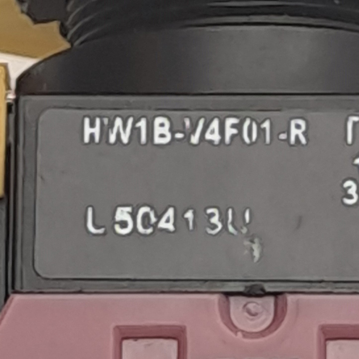 Used Idec HW1B-V4F01-R Emergency Stop Push-Twist Button Switch w/HW-F01 N.C. Contact