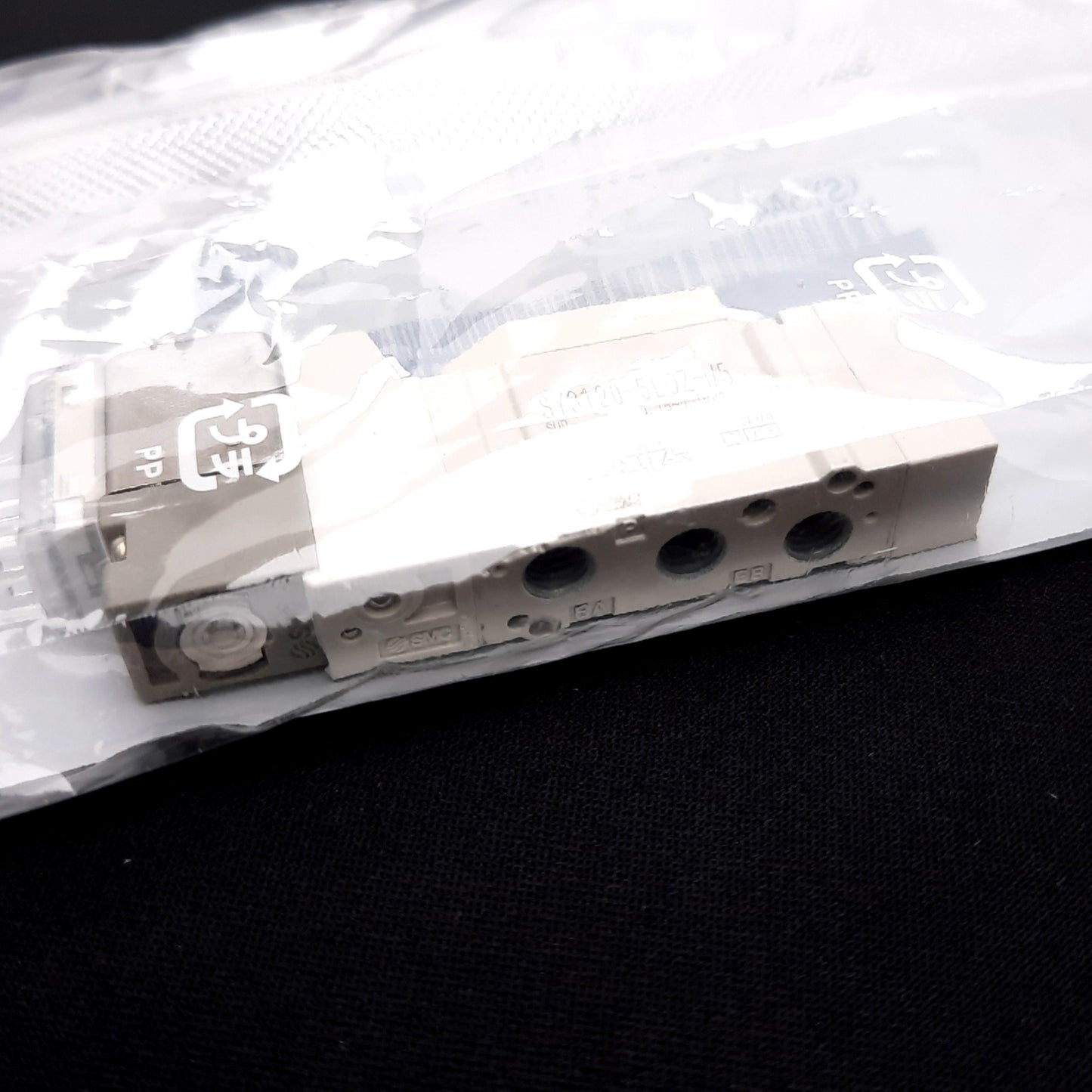 New SMC SY3120-5LOZ-M5 Solenoid Valve, 2-Position 5-Port, 24VDC, 0.15-0.7MPa, M5x0.8