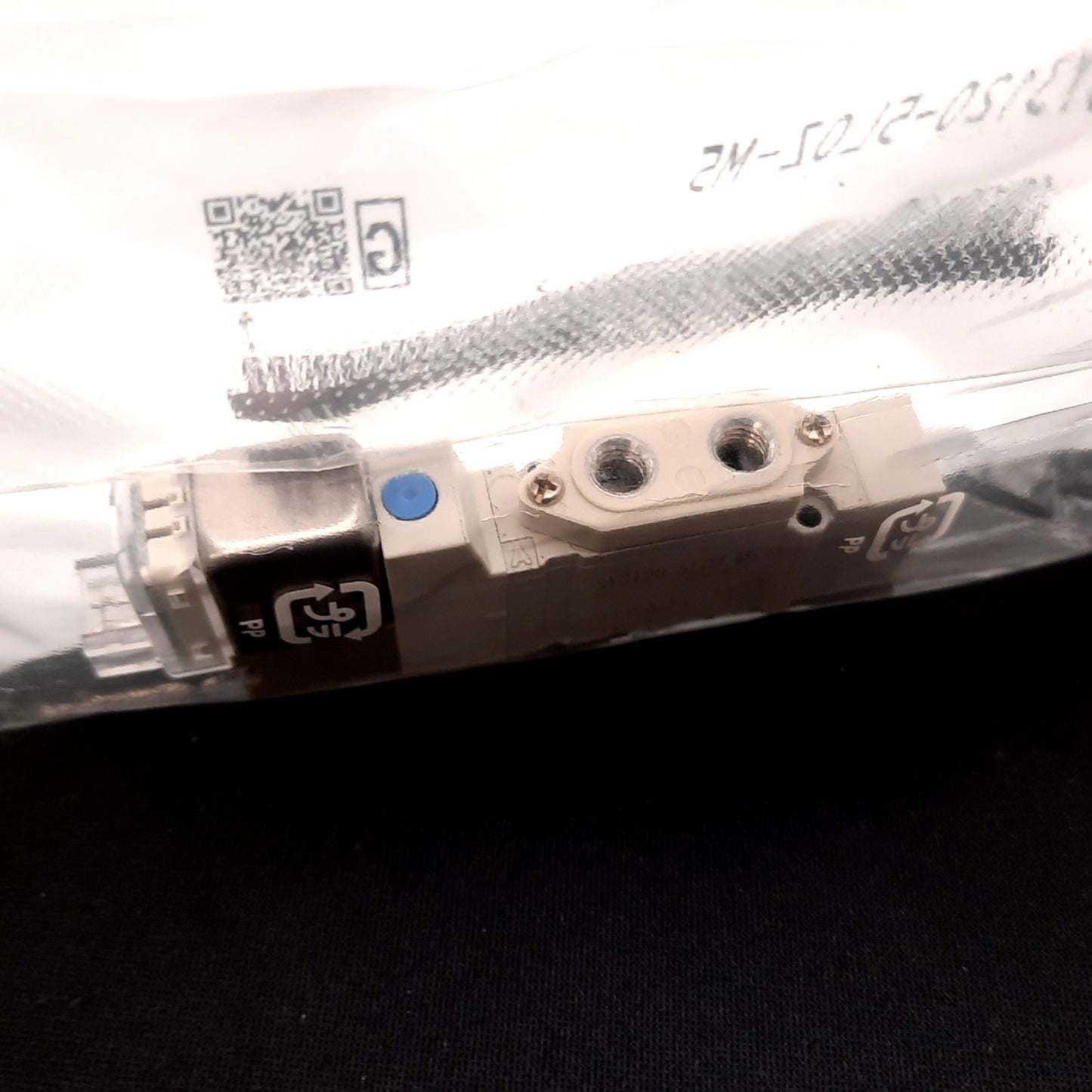 New SMC SY3120-5LOZ-M5 Solenoid Valve, 2-Position 5-Port, 24VDC, 0.15-0.7MPa, M5x0.8