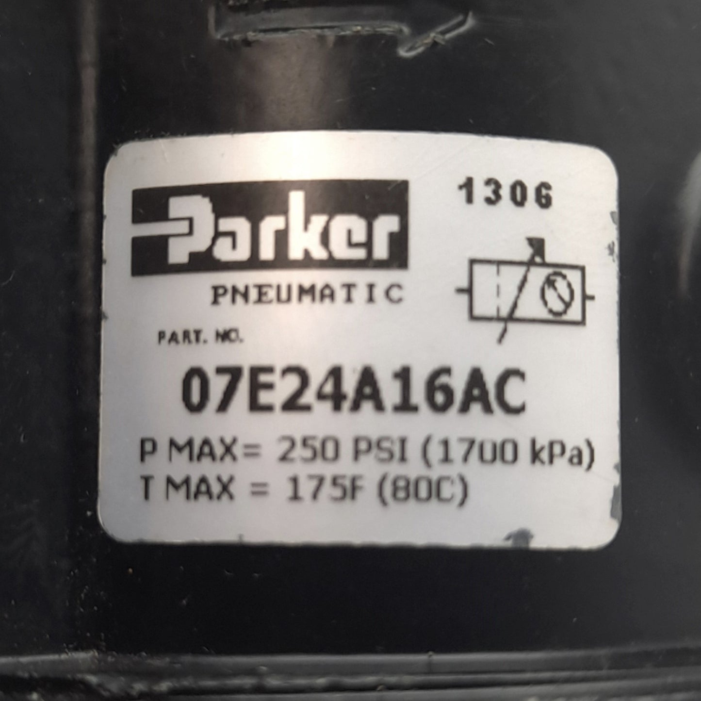 Used Parker 07E42A16AC Filter/Regulator with Gauge 250PSI/1700kPa Max 3/4" NPT Thread