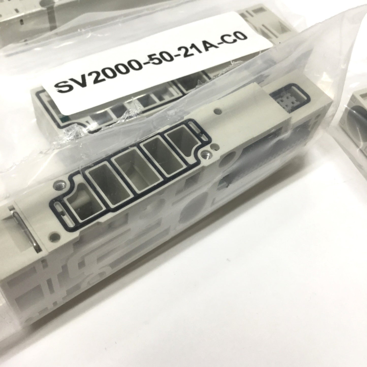 New Lot of 4 SMC SV2000-50-21A-C0 Stacking Tie-Rod Manifold Block Valve Sub Plates