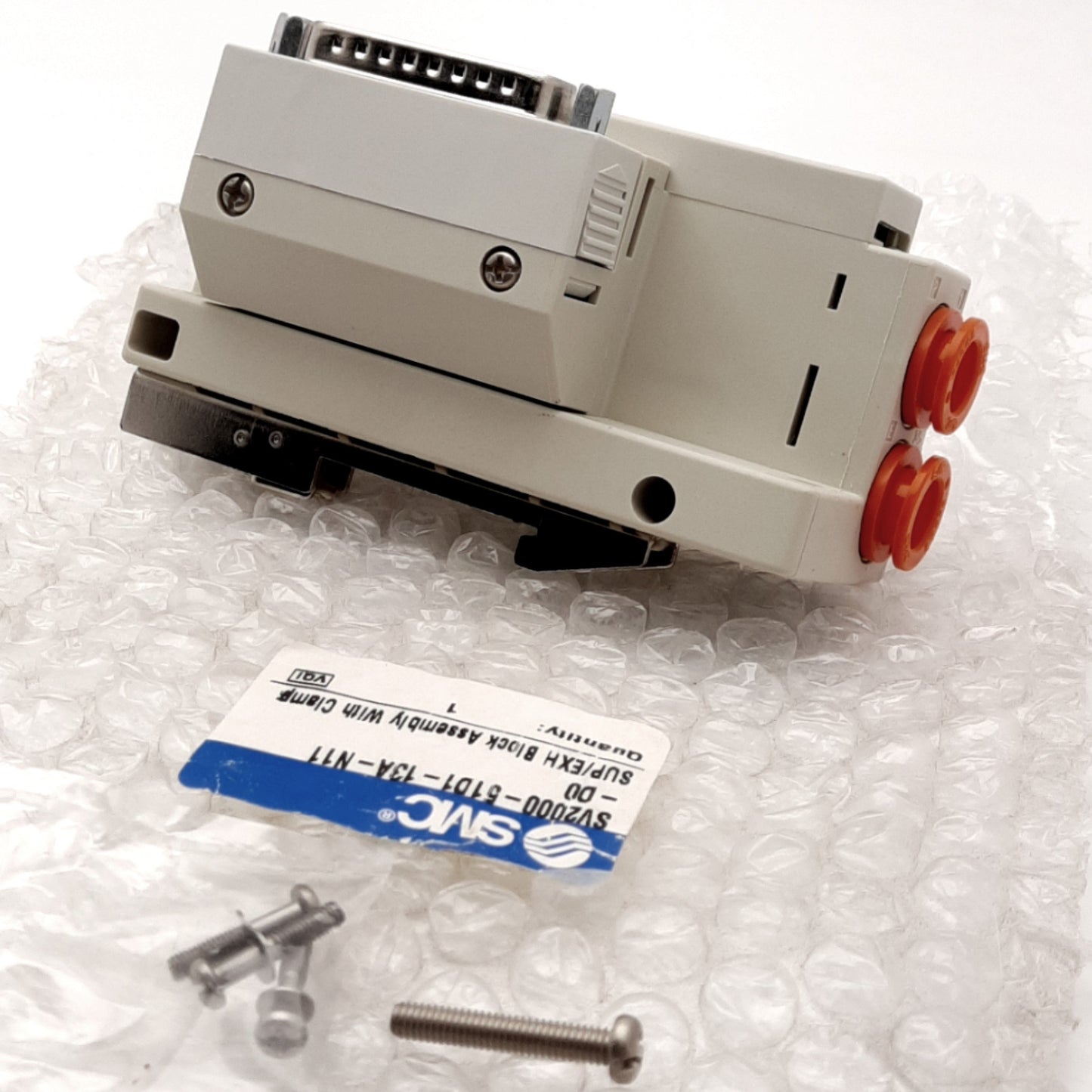 New SMC SV2000-51D1-13A-N11-D0 Solenoid Valve w/ D-Sub Connector ø3/8 One-touch Port