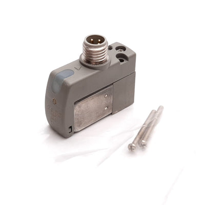 New SMC V111-5WAOZ Solenoid Valve, 2-Position 3-Port N/C, 24VDC, 0-0.7MPa, 3-Pin M8