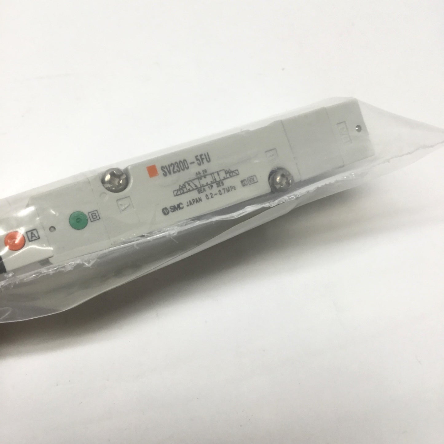 New SMC SV2300-5FU Solenoid Valve, 5-Port 3-Position Closed Center 24VDC, 0.2-0.7MPa