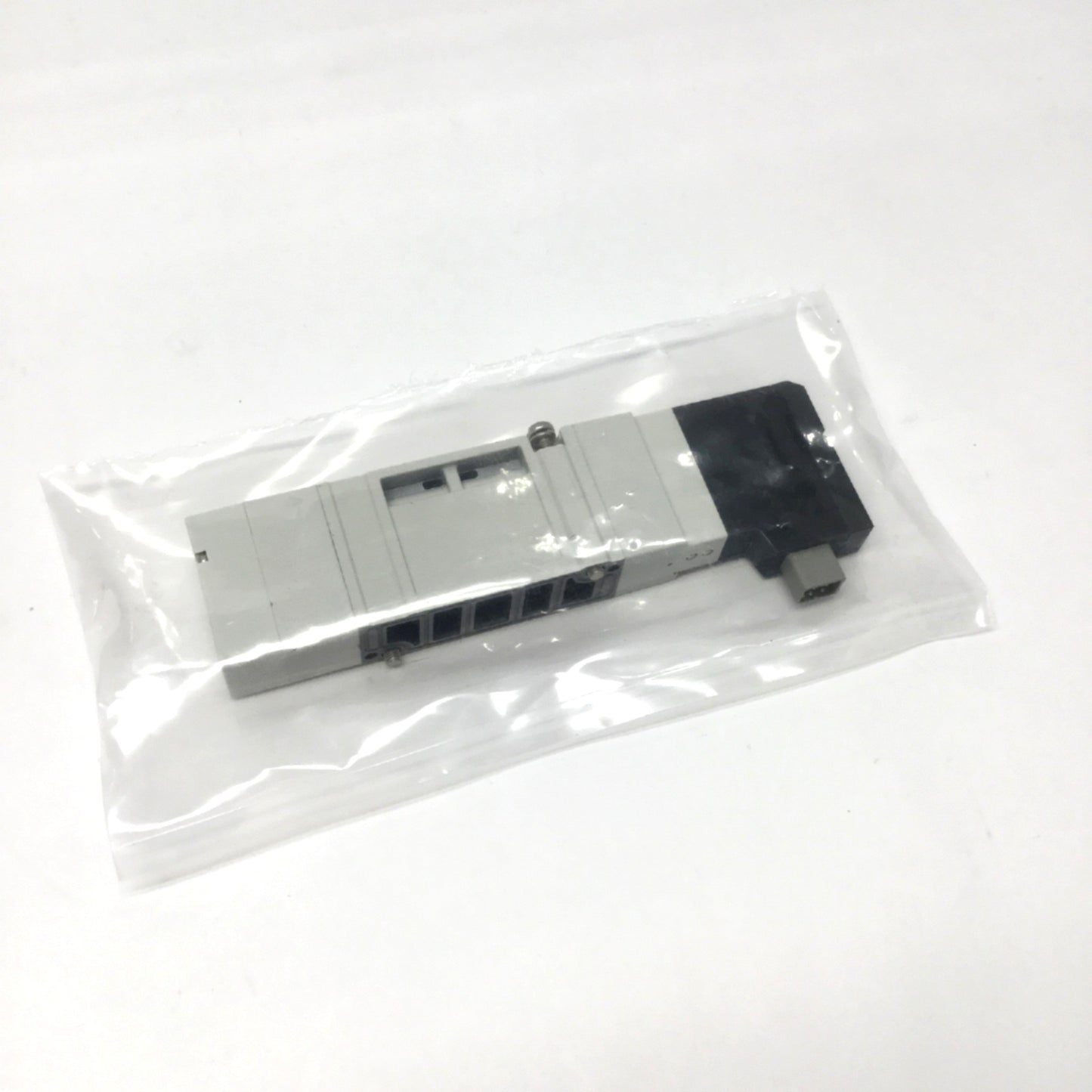 New SMC SV2300-5FU Solenoid Valve, 5-Port 3-Position Closed Center 24VDC, 0.2-0.7MPa