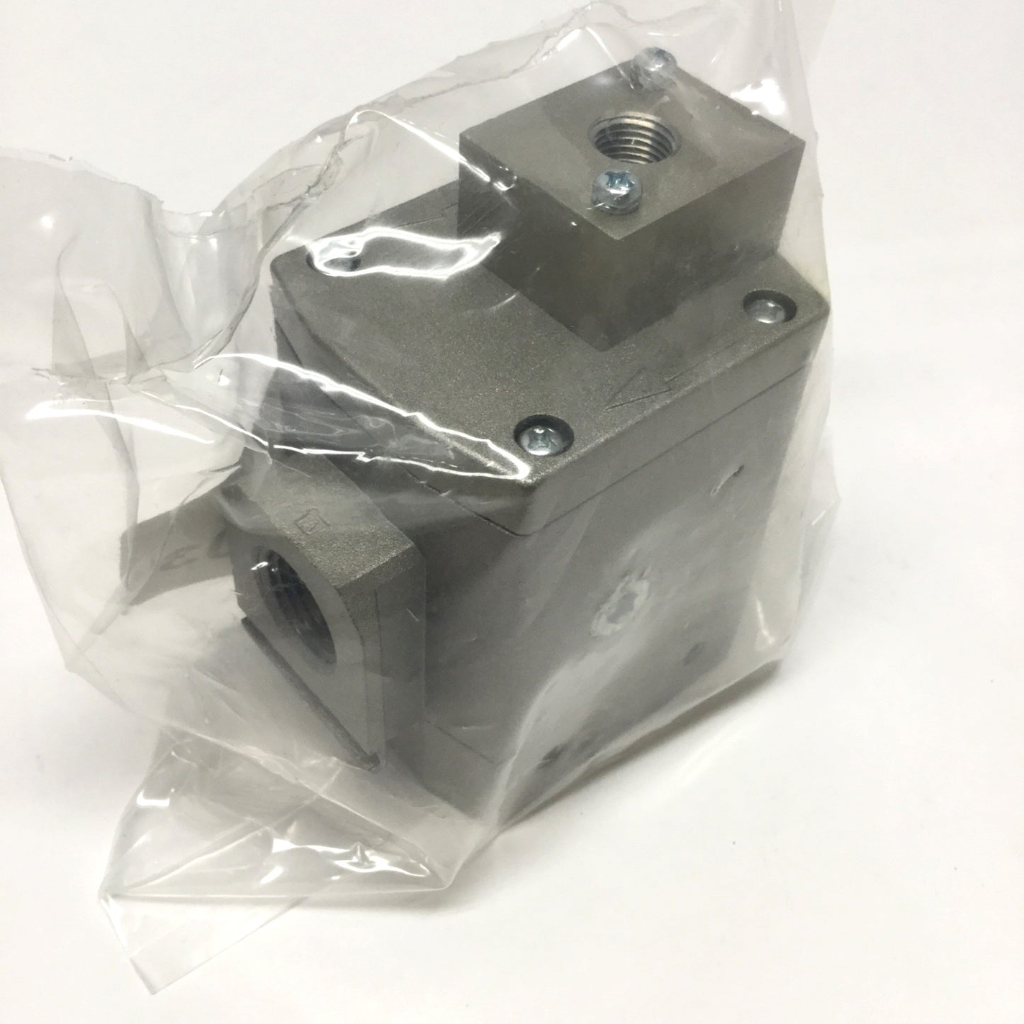 New SMC NAVA3000-N03 Soft Start-Up Valve, Air Pilot, 0.2-1.0MPa, 3/8" NPT