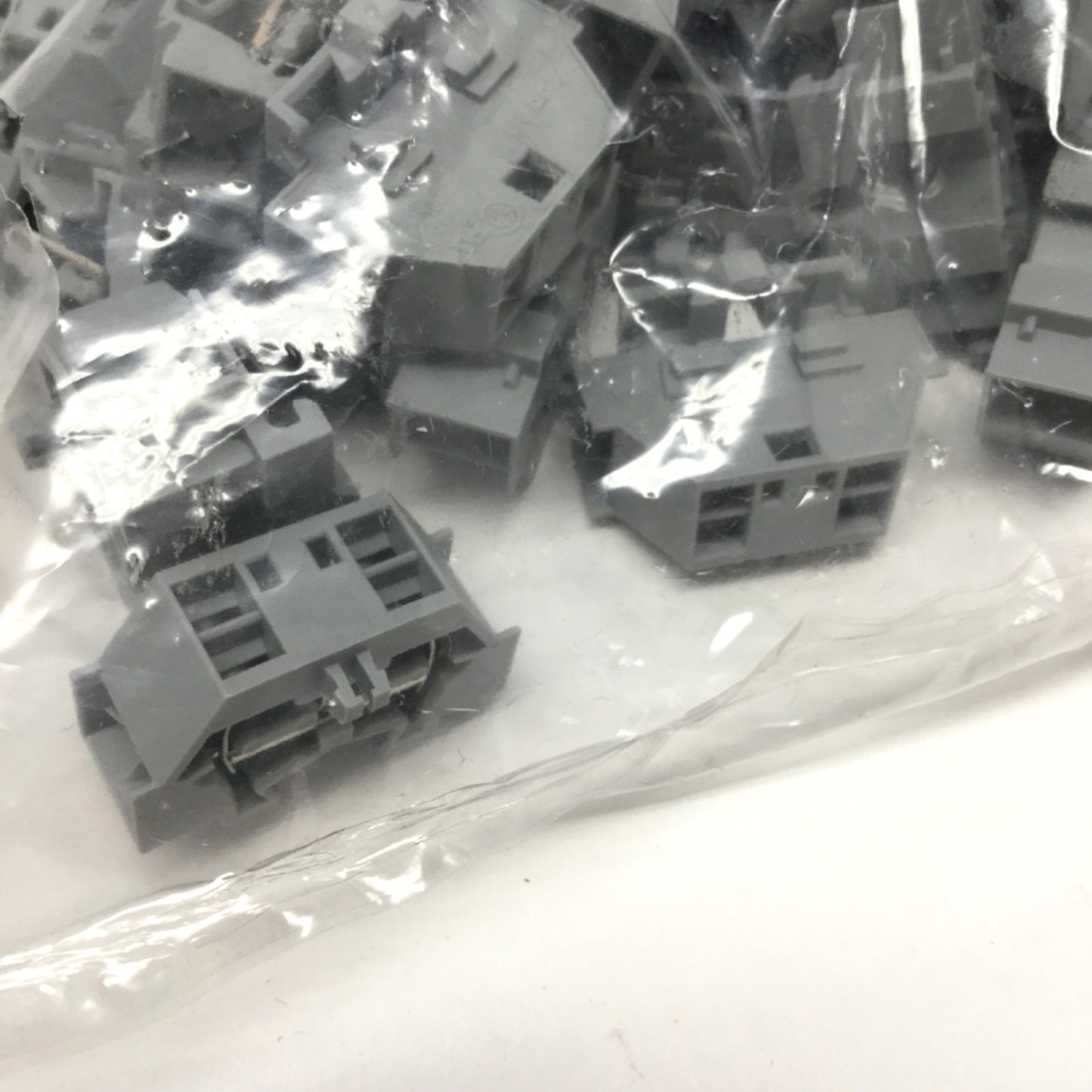 New Lot of 50 Wago 261-331 4-Conductor Terminal Blocks, 1-Pole, 500V 24A, Flange
