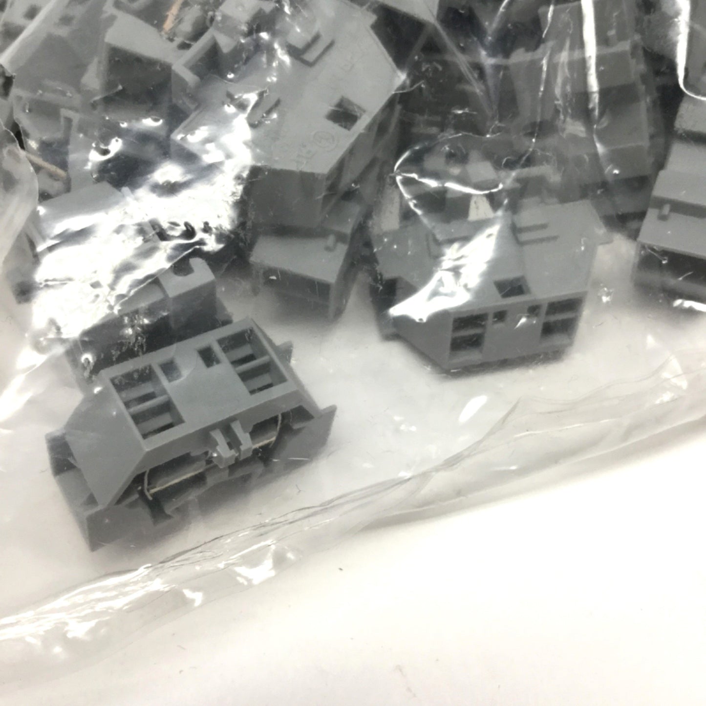 New Lot of 200 Wago 261-331 4-Conductor Terminal Blocks, 1-Pole, 500V 24A, Flange