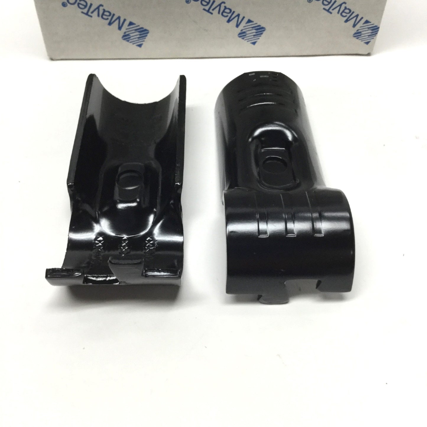 New – Open box Lot of 25 Maytec 21.121.01A.1 Pipe & Joint Standard Clamp Connectors 90°, Black