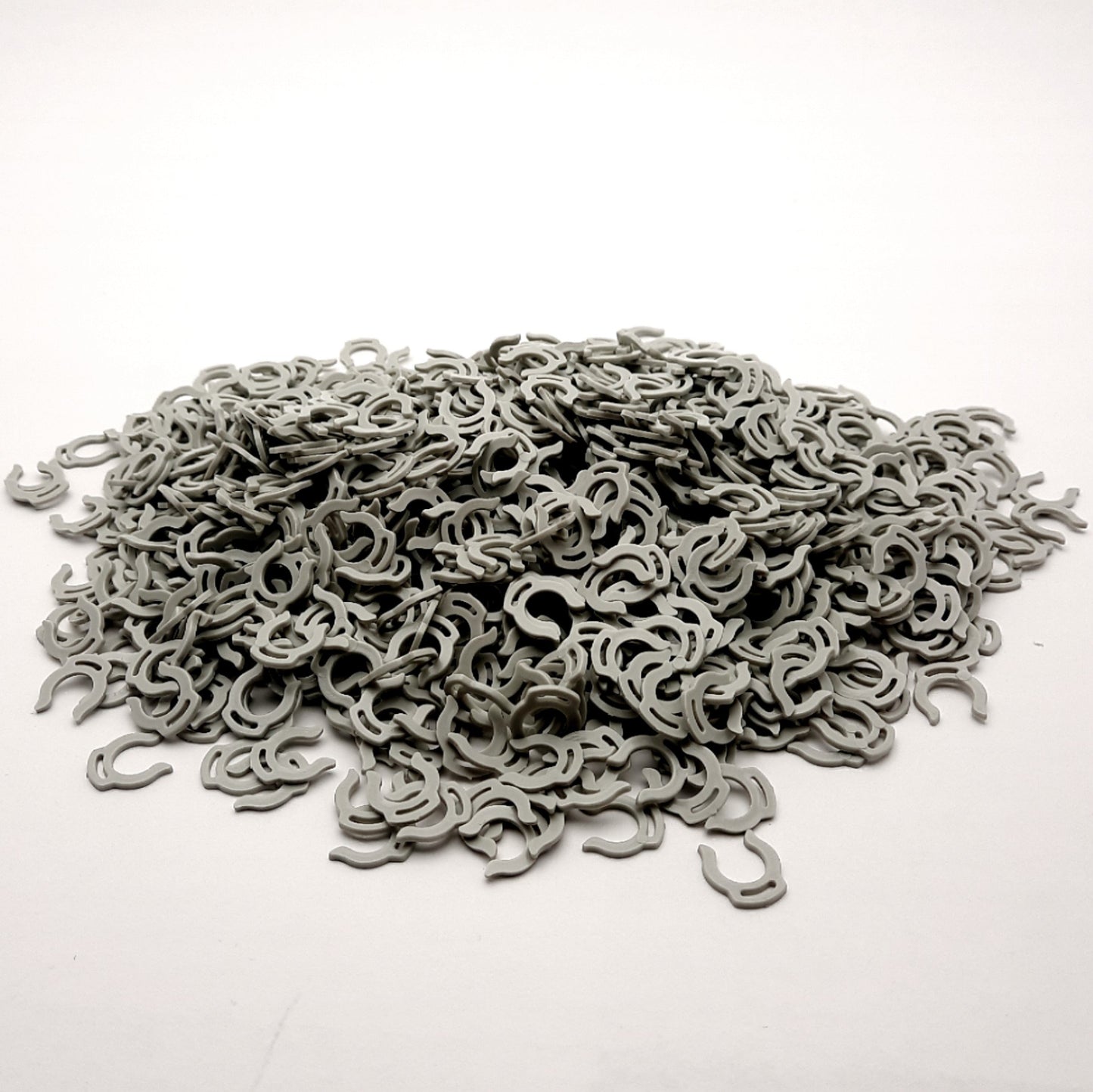 New – Open box Lot of 998 Polyconn PC111G-4 Gray Plastic Locking Clips, 1/4" Size