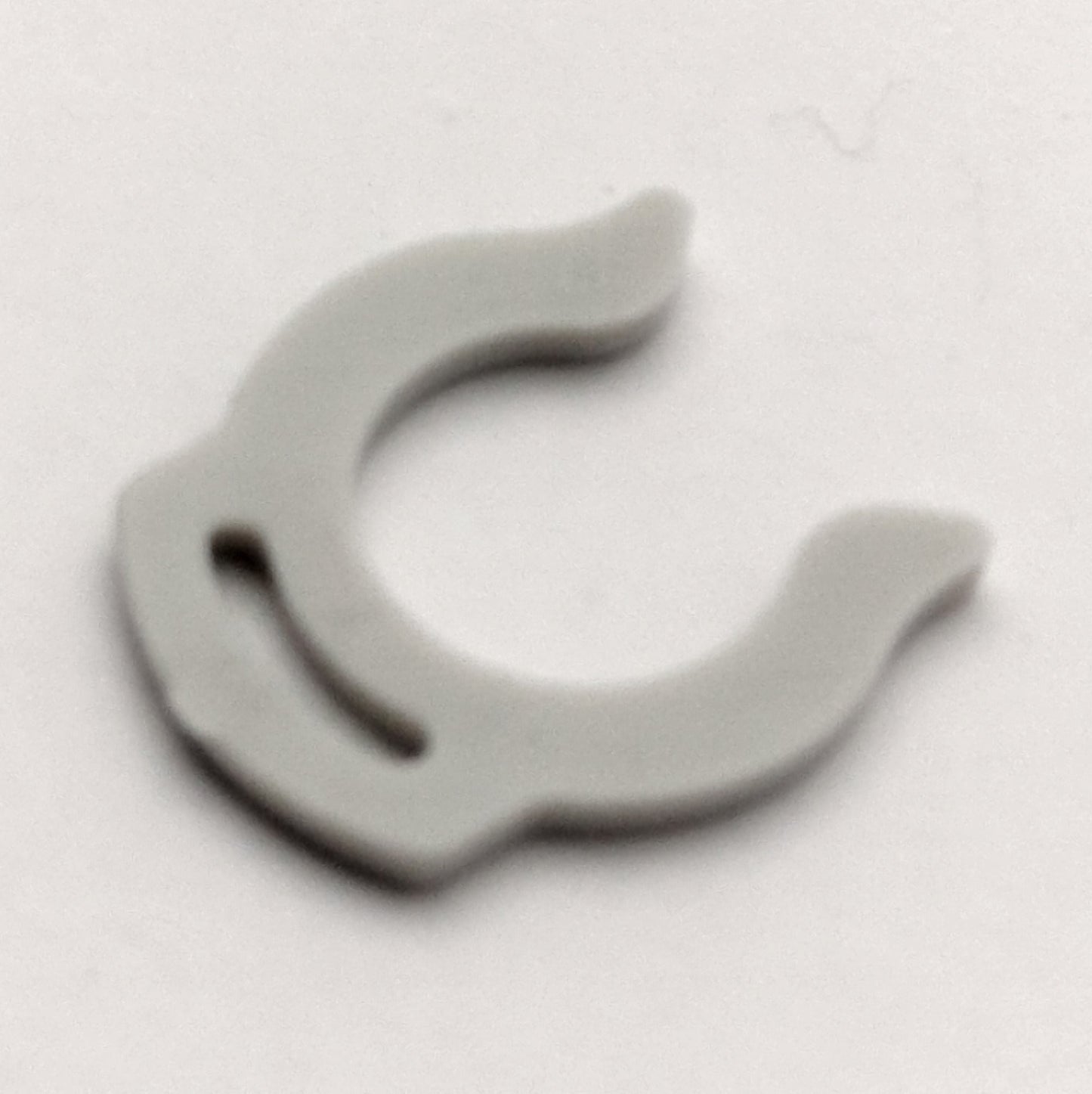 New – Open box Lot of 998 Polyconn PC111G-4 Gray Plastic Locking Clips, 1/4" Size