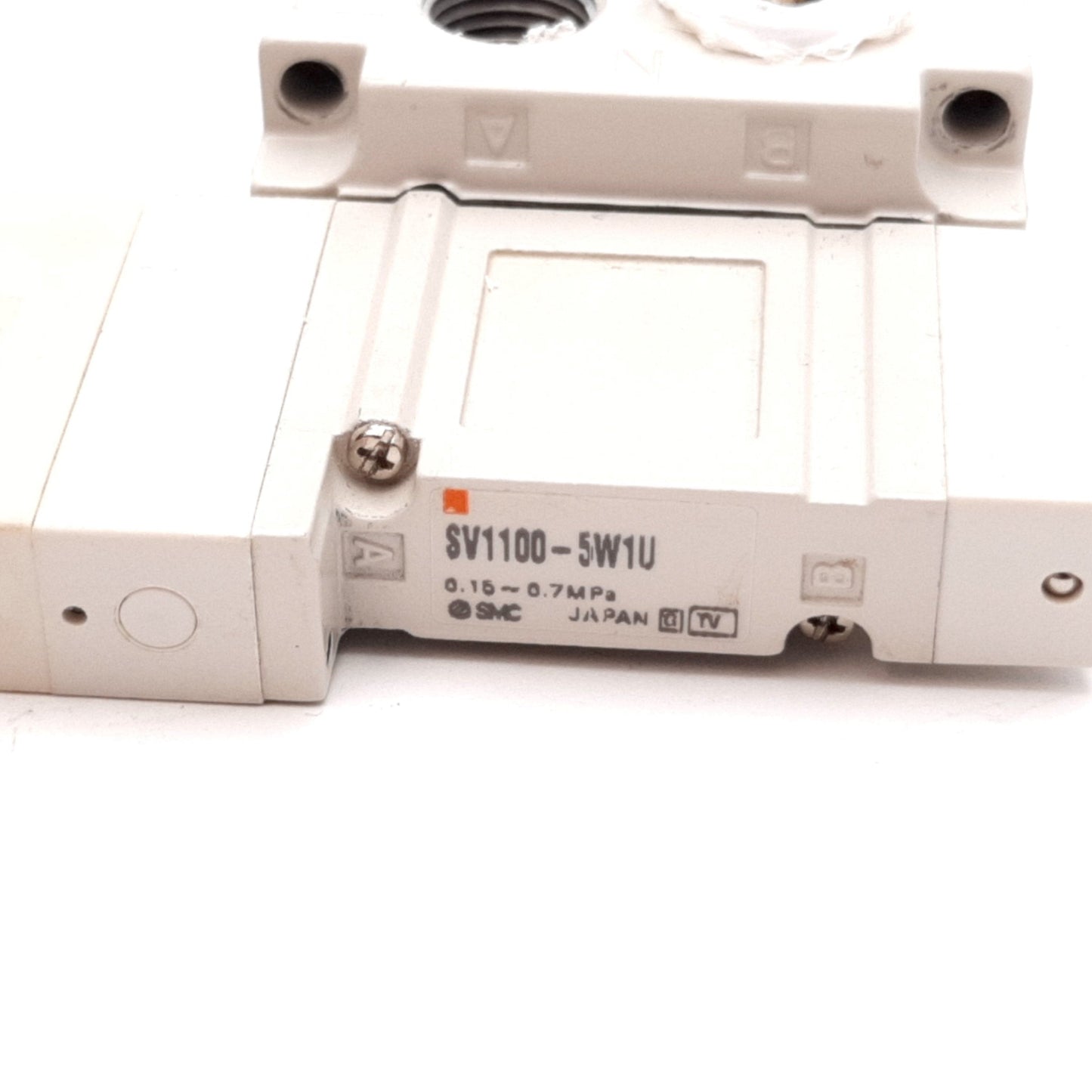 Used SMC SV1100-5W1U Solenoid Valve, 2-Position 5-Port, 24VDC, 0.15-0.7MPa, 1/8" NPT