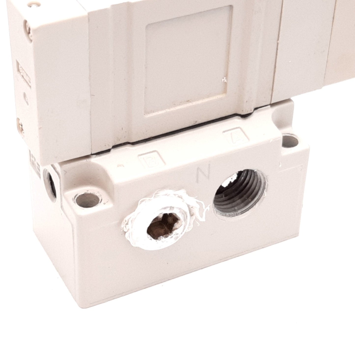 Used SMC SV1100-5W1U Solenoid Valve, 2-Position 5-Port, 24VDC, 0.15-0.7MPa, 1/8" NPT