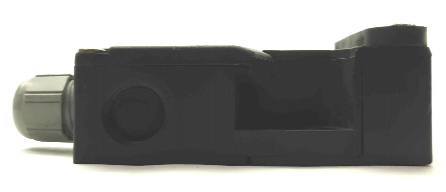 Used SCHMERSAL AZ16-12ZVRK-M16 Safety Door Switch 2x NC 1x NO 230VAC 4 A w/Key & Grip