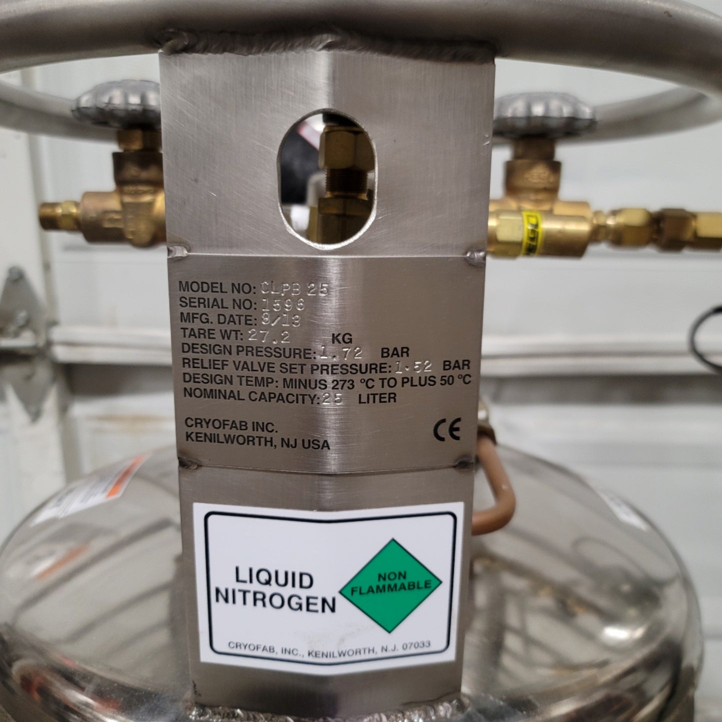 Used Cryofab CLPB 25 Liquid Nitrogen Dispensing Dewar 25L Capacity, 25psi, 16" x 32"